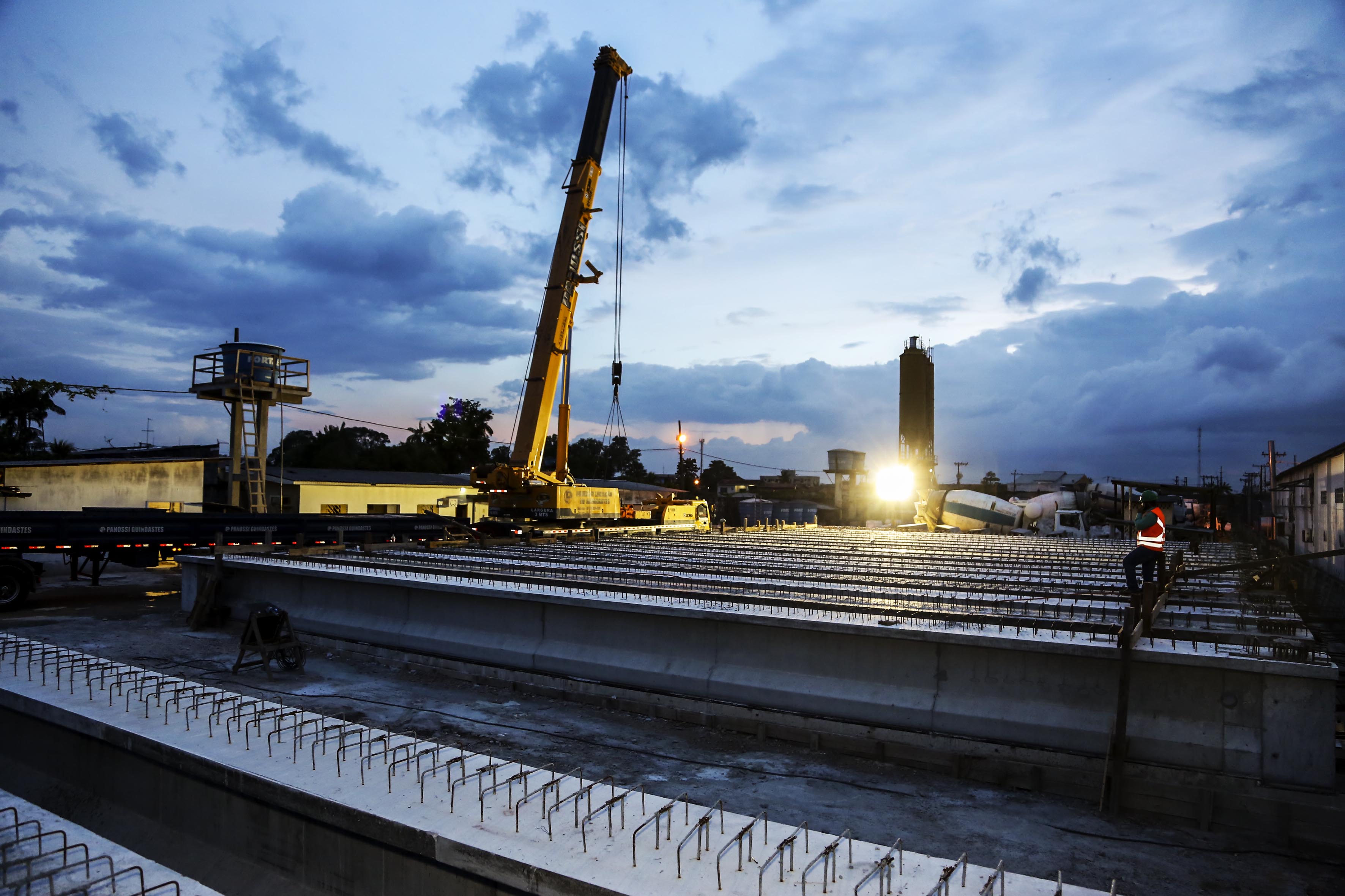 Obra do Viaduto Independência entra na reta final com instalação de últimas vigas
