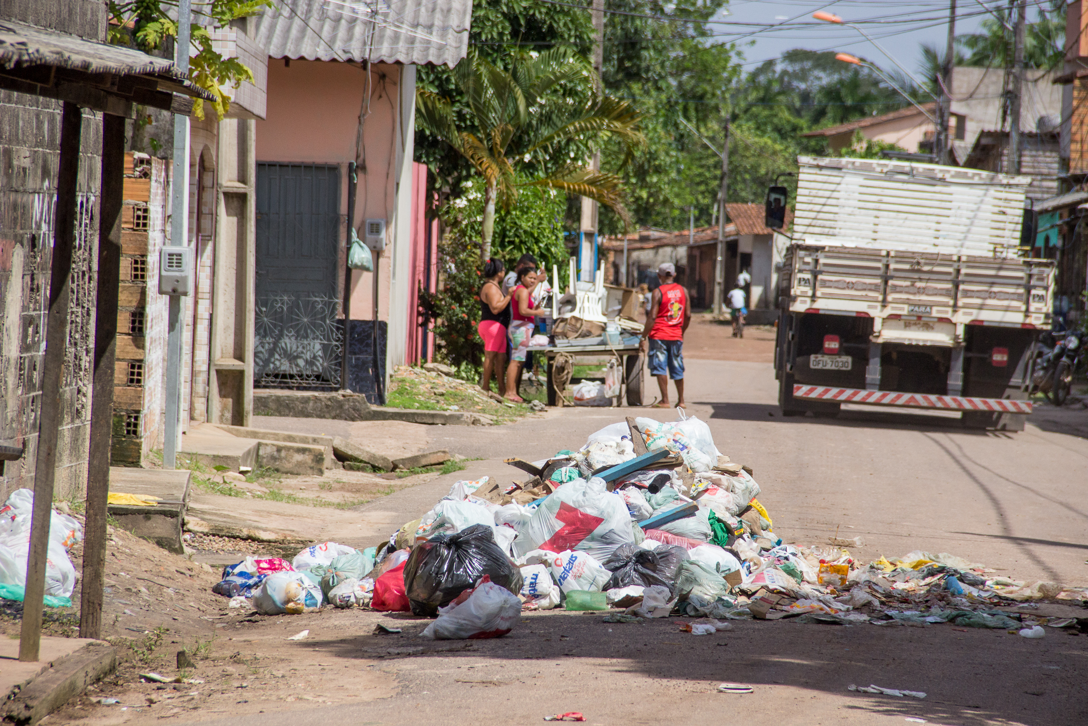 Prefeitura de Belém notifica empresas por falha na coleta do lixo domiciliar