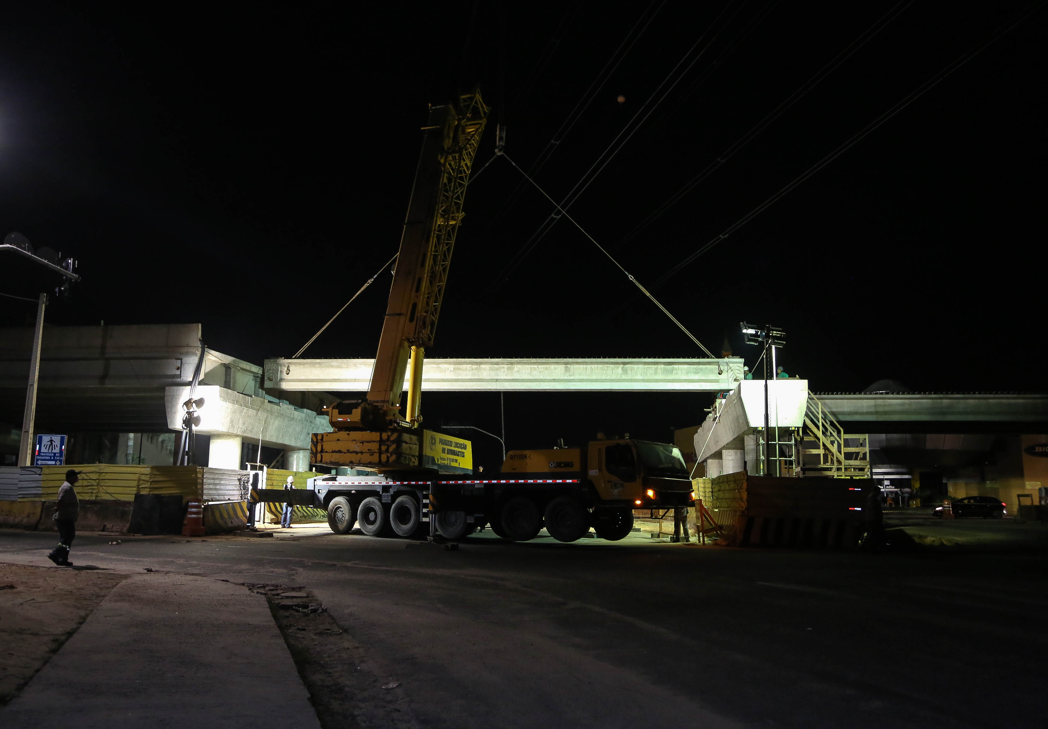 Avança serviço de instalação de vigas na obra do viaduto Independência