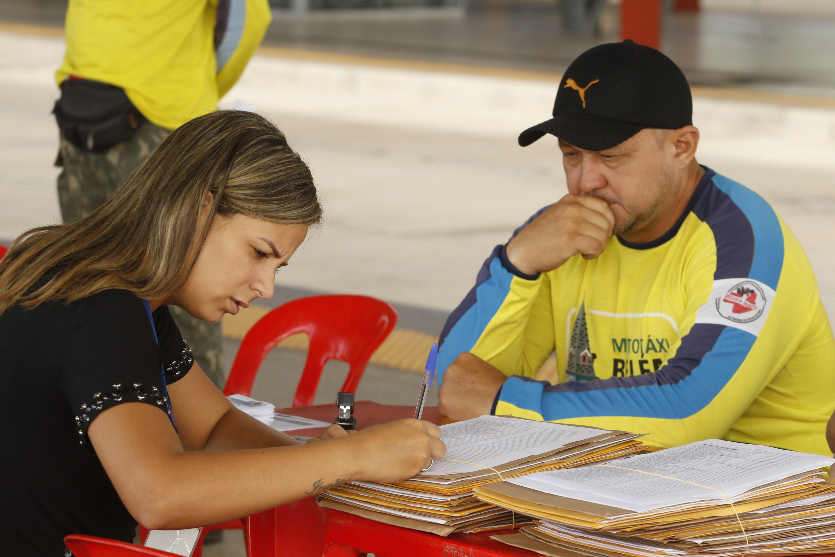 Regularização: Mototaxistas acompanham abertura de envelopes da licitação