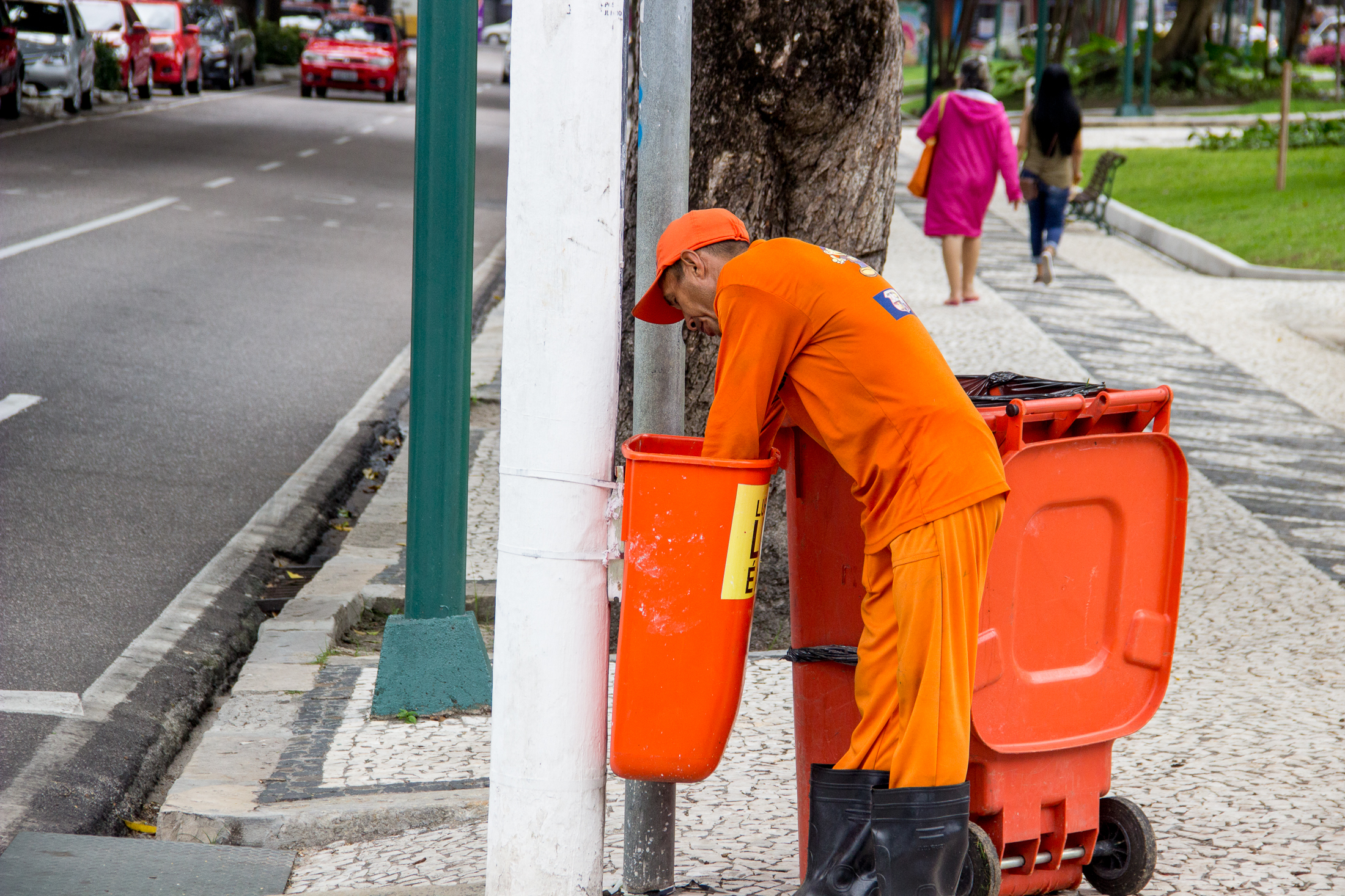 Prefeitura de Belém instala novas lixeiras em pontos de grande movimentação