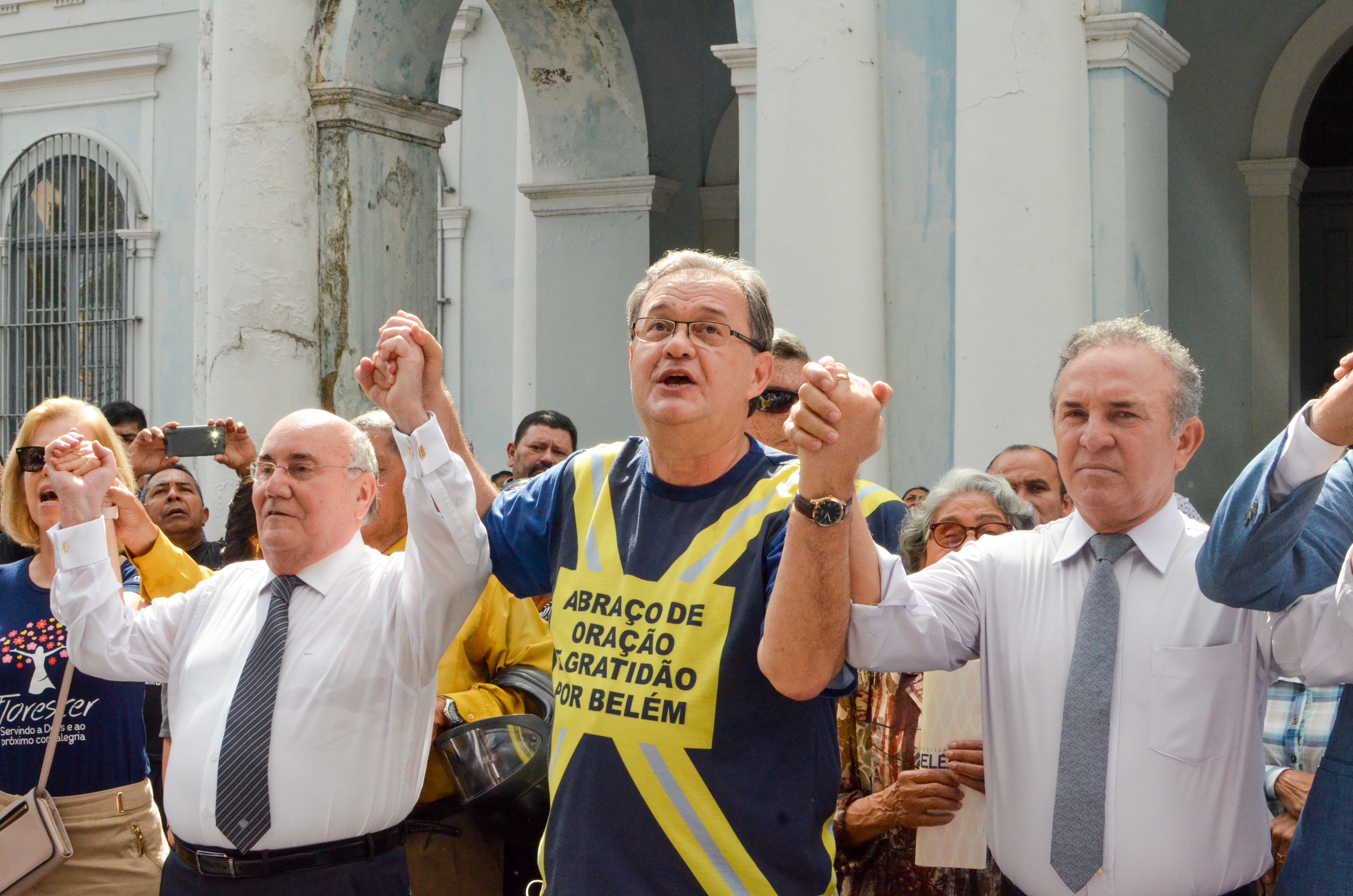 Capital faz aniversário em meio a celebrações religiosas e ganha bolo de 20 metros  