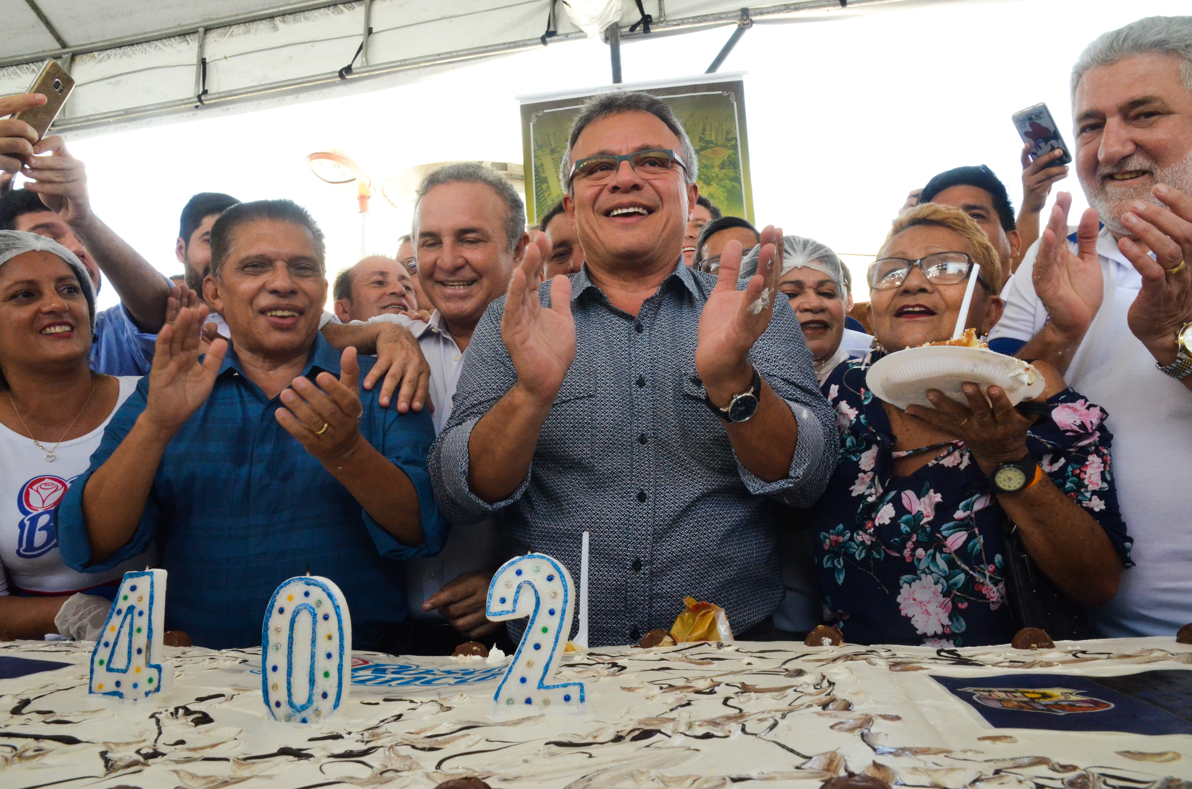 Capital faz aniversário em meio a celebrações religiosas e ganha bolo de 20 metros  