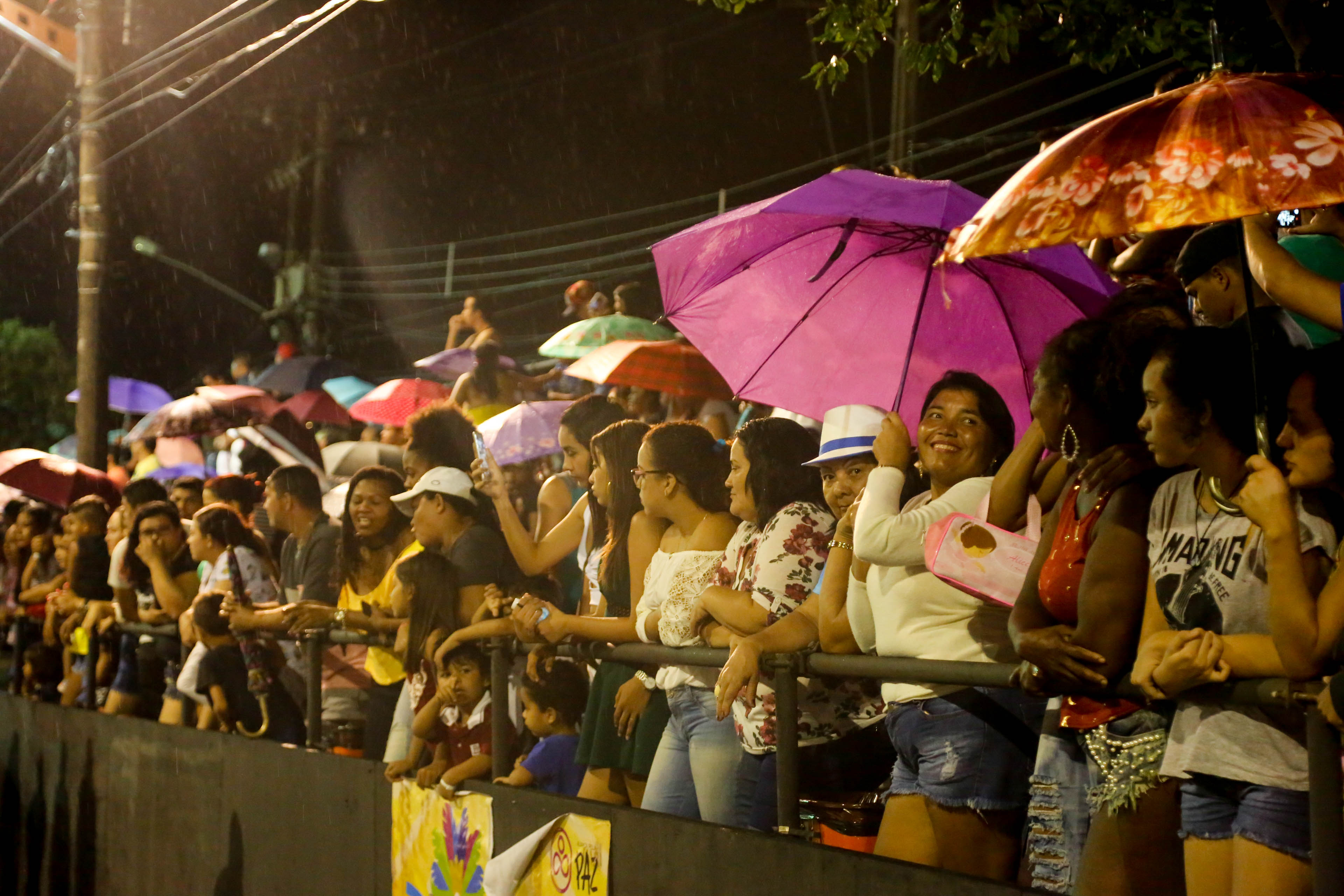 Escolas de samba do segundo grupo abrem o desfile oficial de Belém