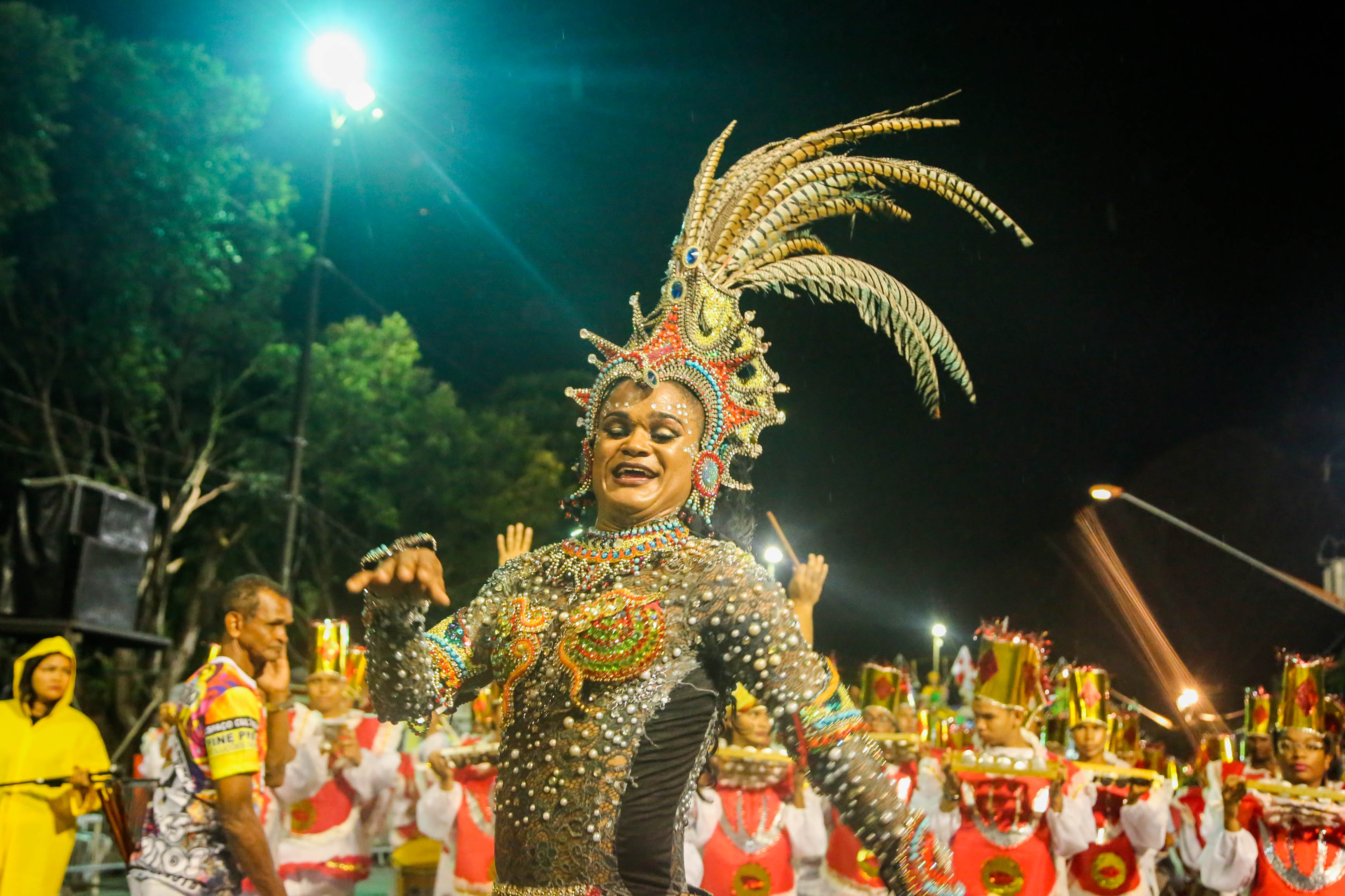 Escolas de samba do segundo grupo abrem o desfile oficial de Belém