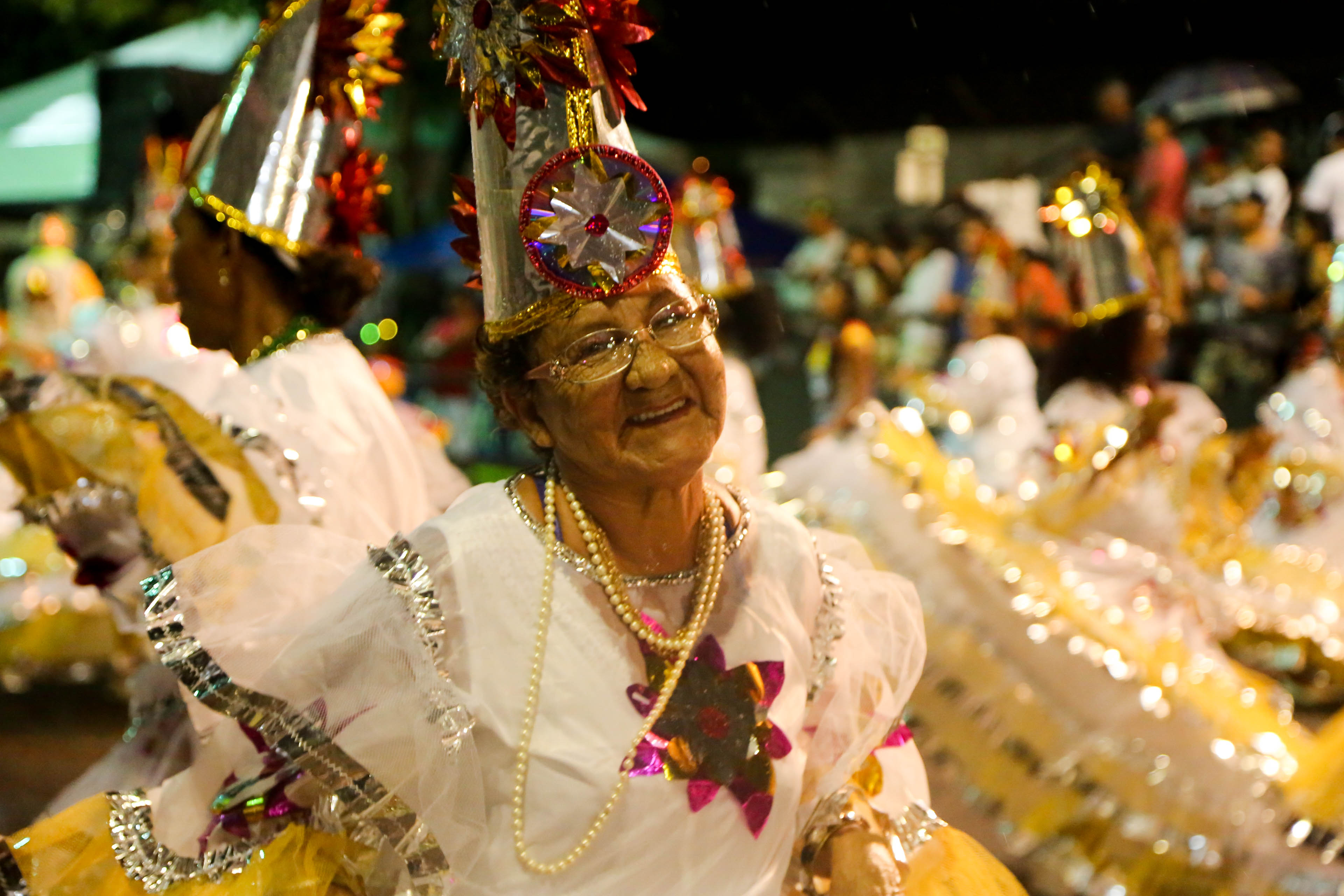 Escolas de samba do segundo grupo abrem o desfile oficial de Belém