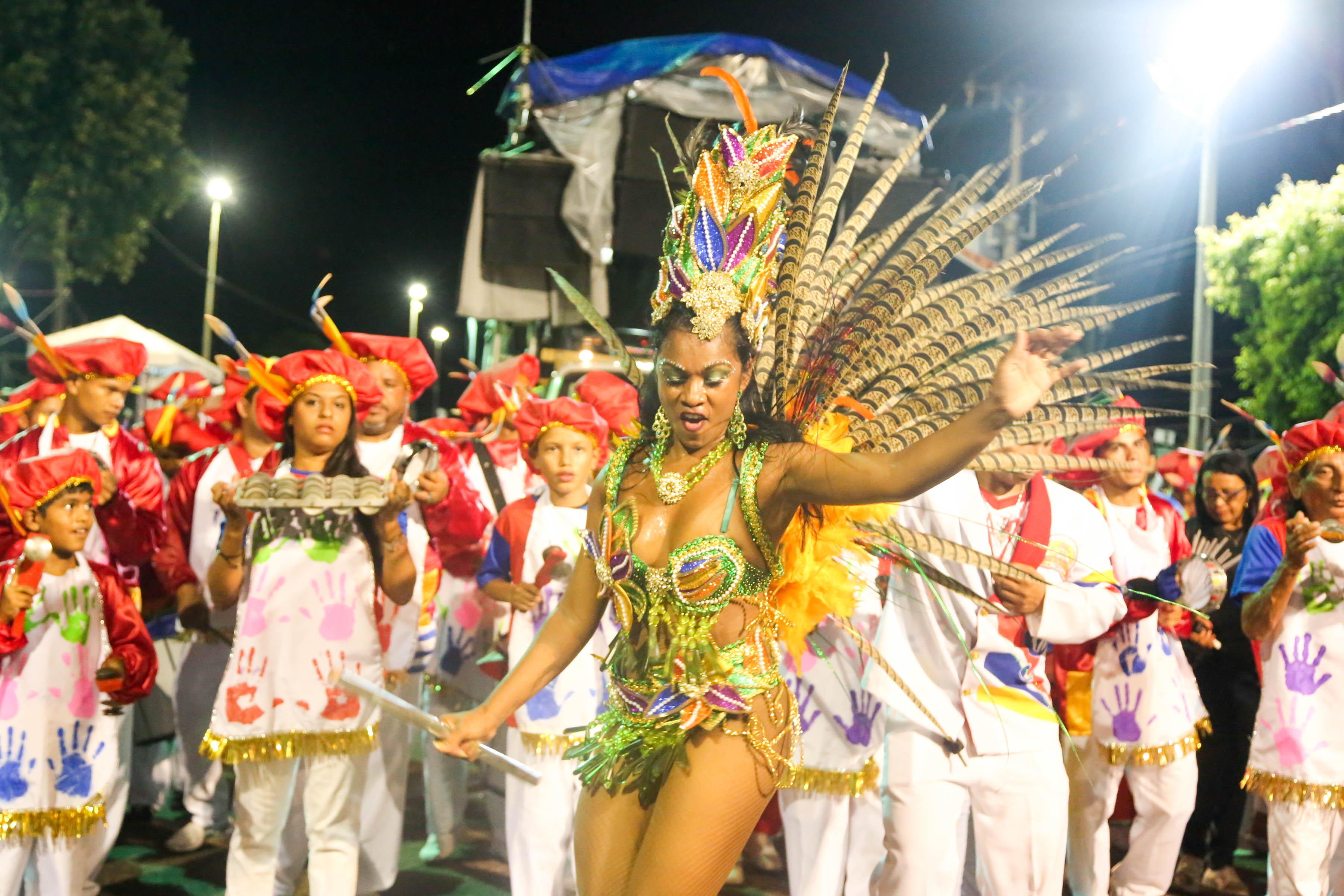 Escolas de samba do segundo grupo abrem o desfile oficial de Belém