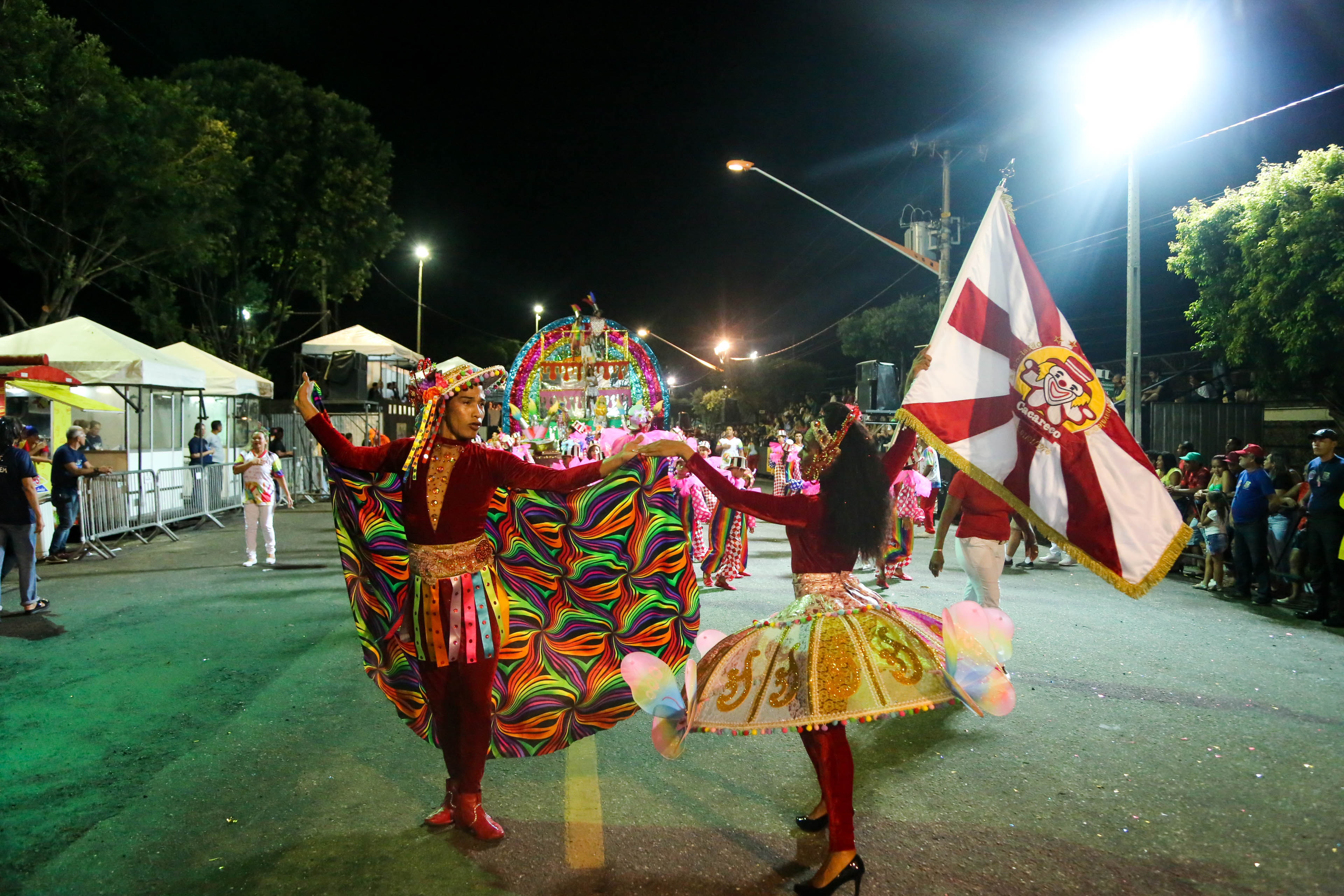 Escolas de samba do segundo grupo abrem o desfile oficial de Belém