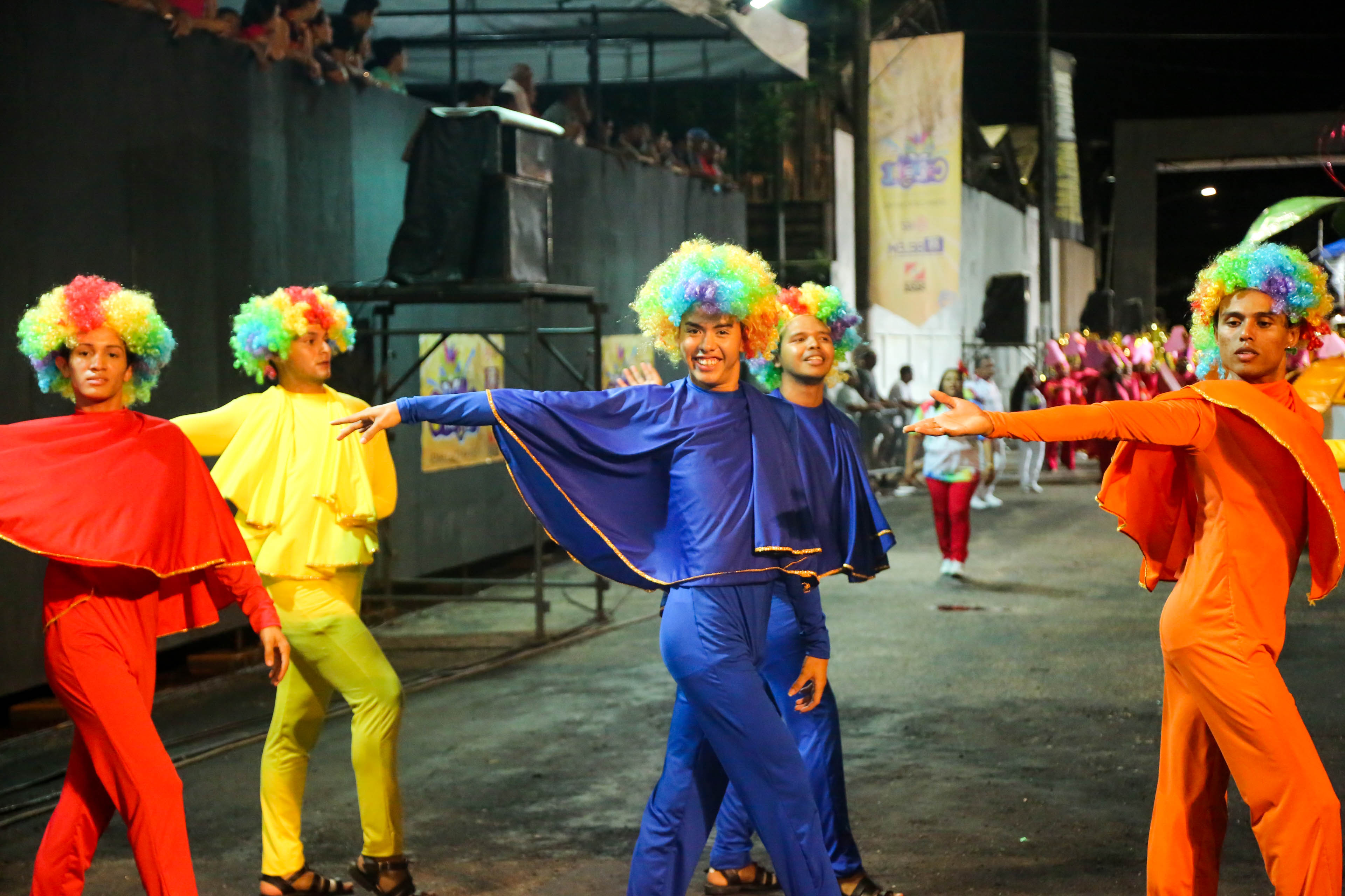 Escolas de samba do segundo grupo abrem o desfile oficial de Belém