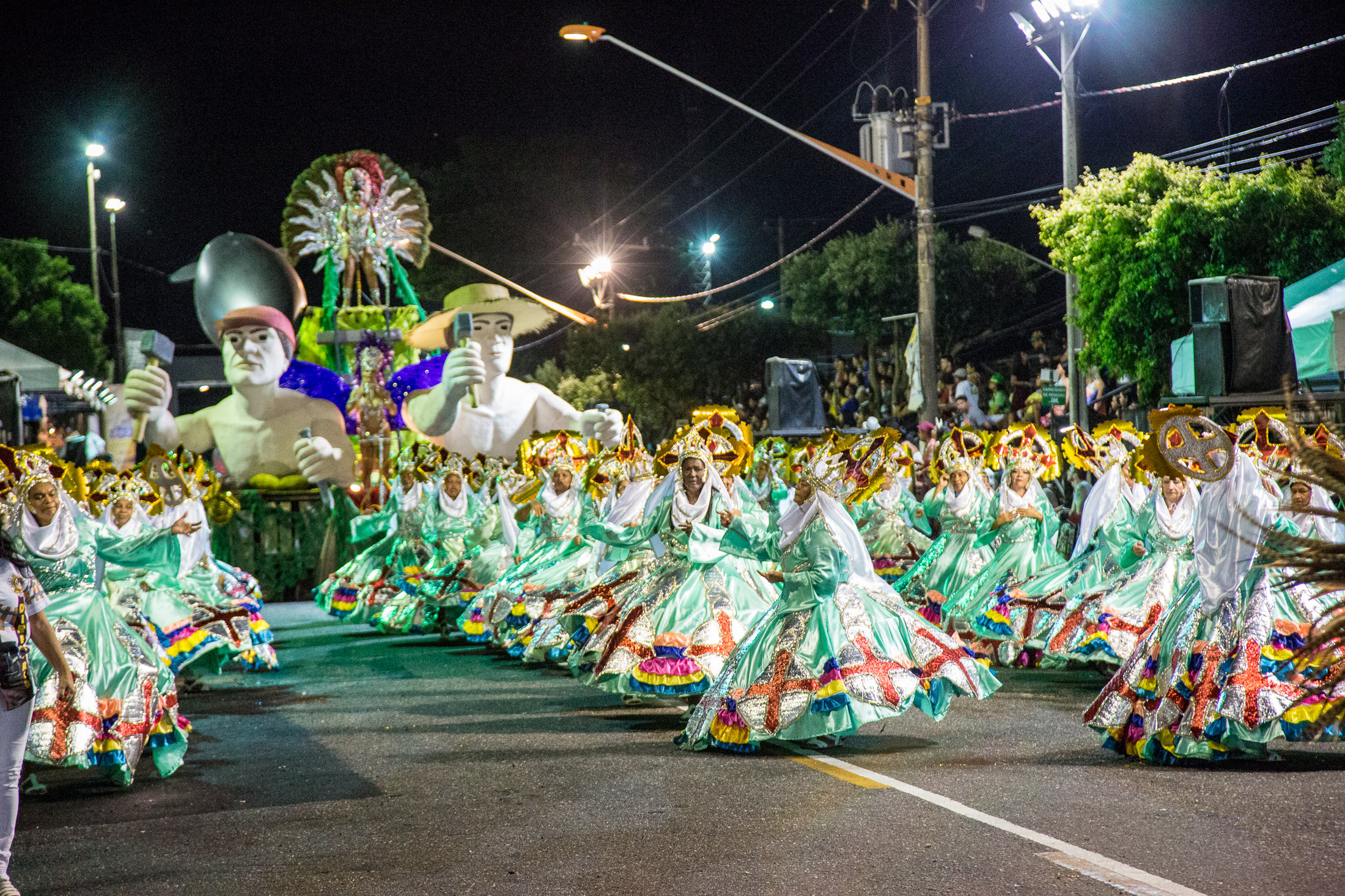 Escolas do Grupo 1 empolgam o público no desfile oficial do Carnaval 2018