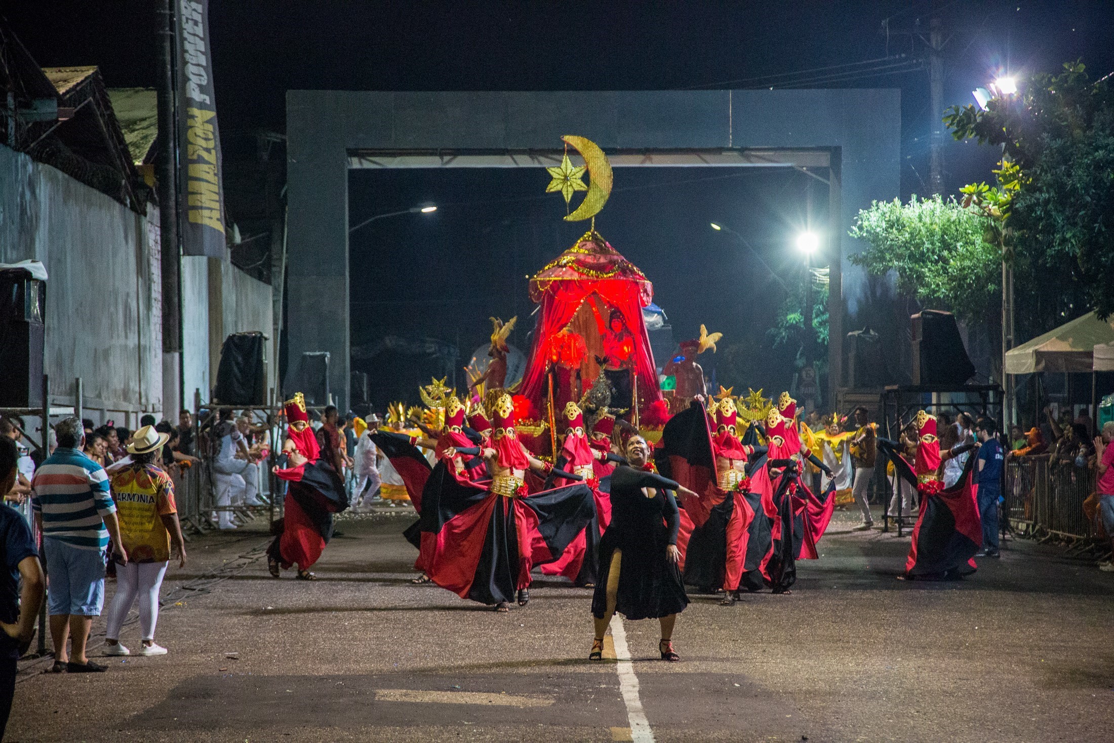 Escolas do Grupo 1 empolgam o público no desfile oficial do Carnaval 2018