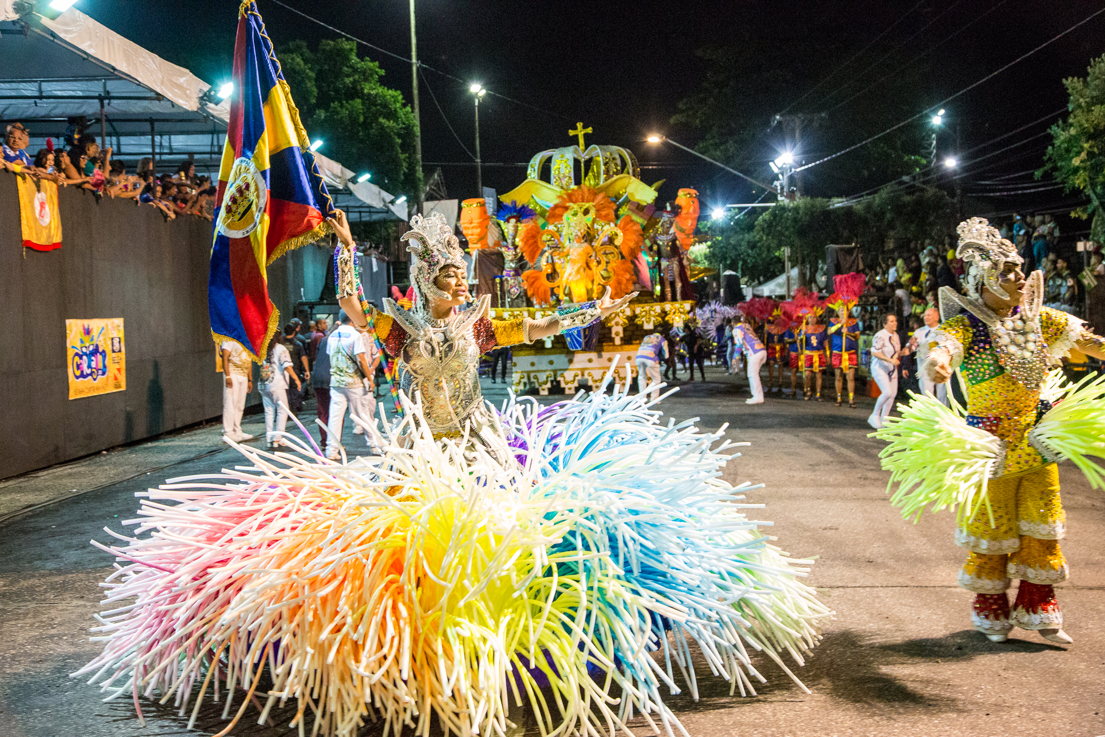 Escolas do Grupo 1 empolgam o público no desfile oficial do Carnaval 2018