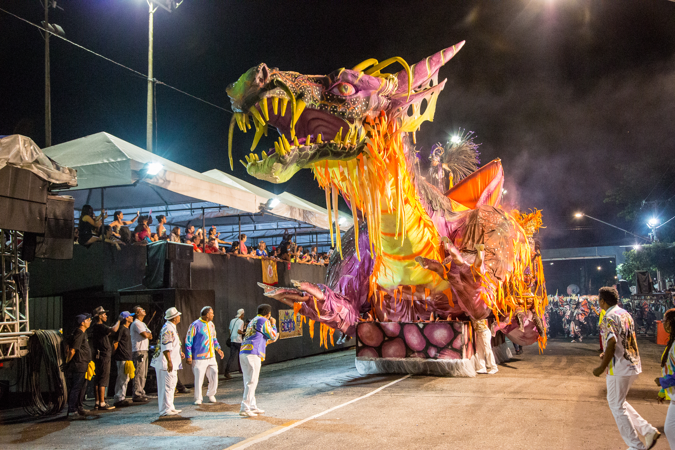 Escolas do Grupo 1 empolgam o público no desfile oficial do Carnaval 2018