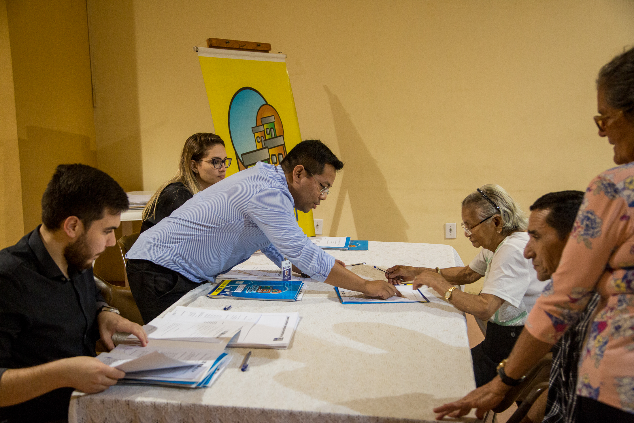 Famílias são beneficiadas com títulos de regularização fundiária pela Prefeitura