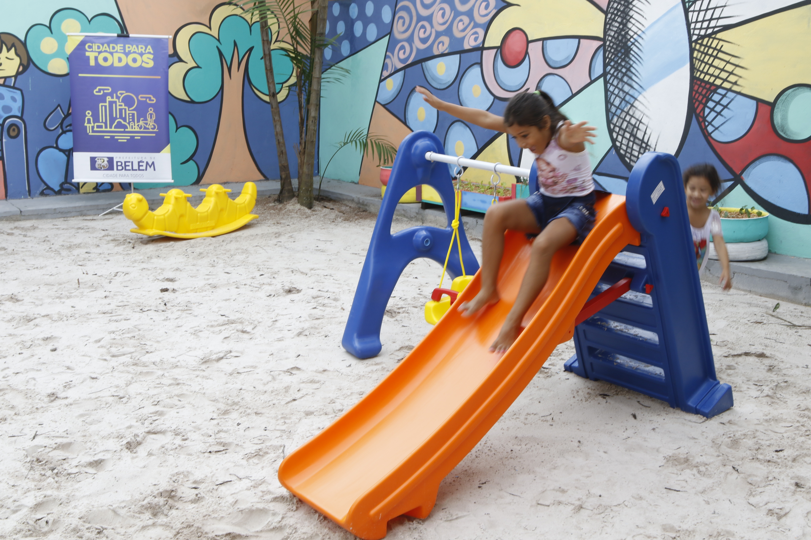 Escola da Pratinha é entregue à comunidade reformada e climatizada