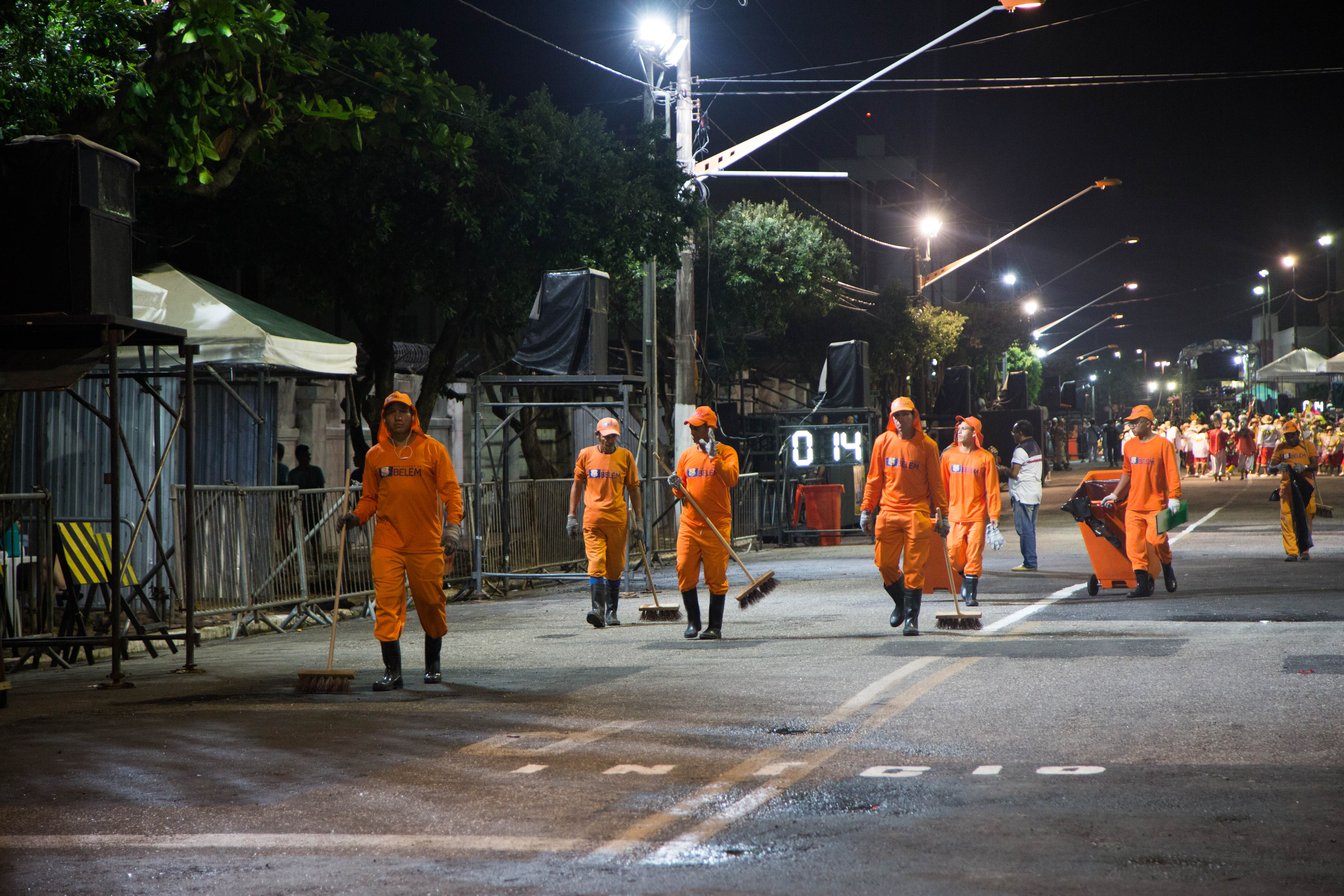 3º grupo encerra apresentação das Escolas de Samba na Marechal Hermes