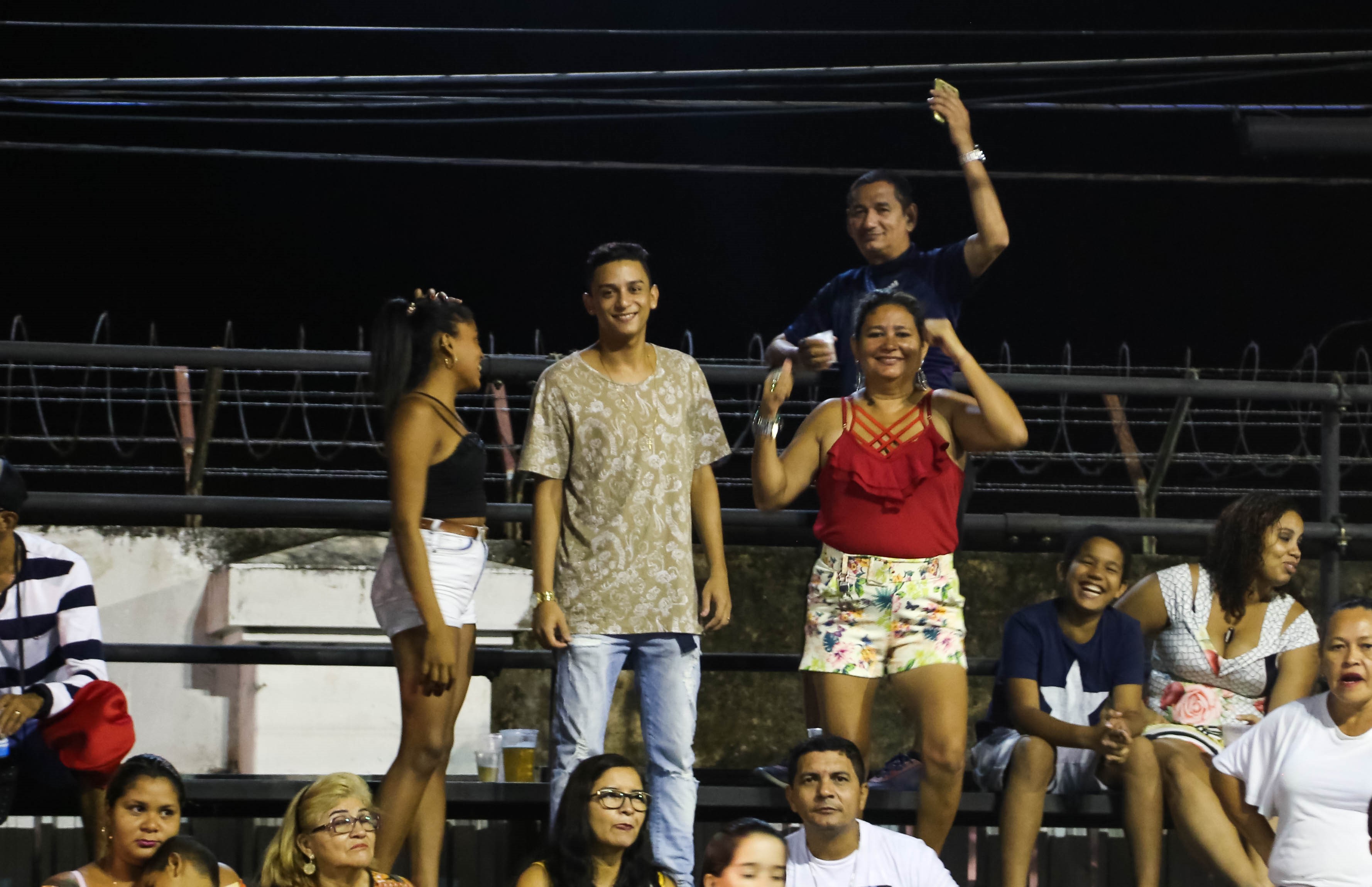3º grupo encerra apresentação das Escolas de Samba na Marechal Hermes