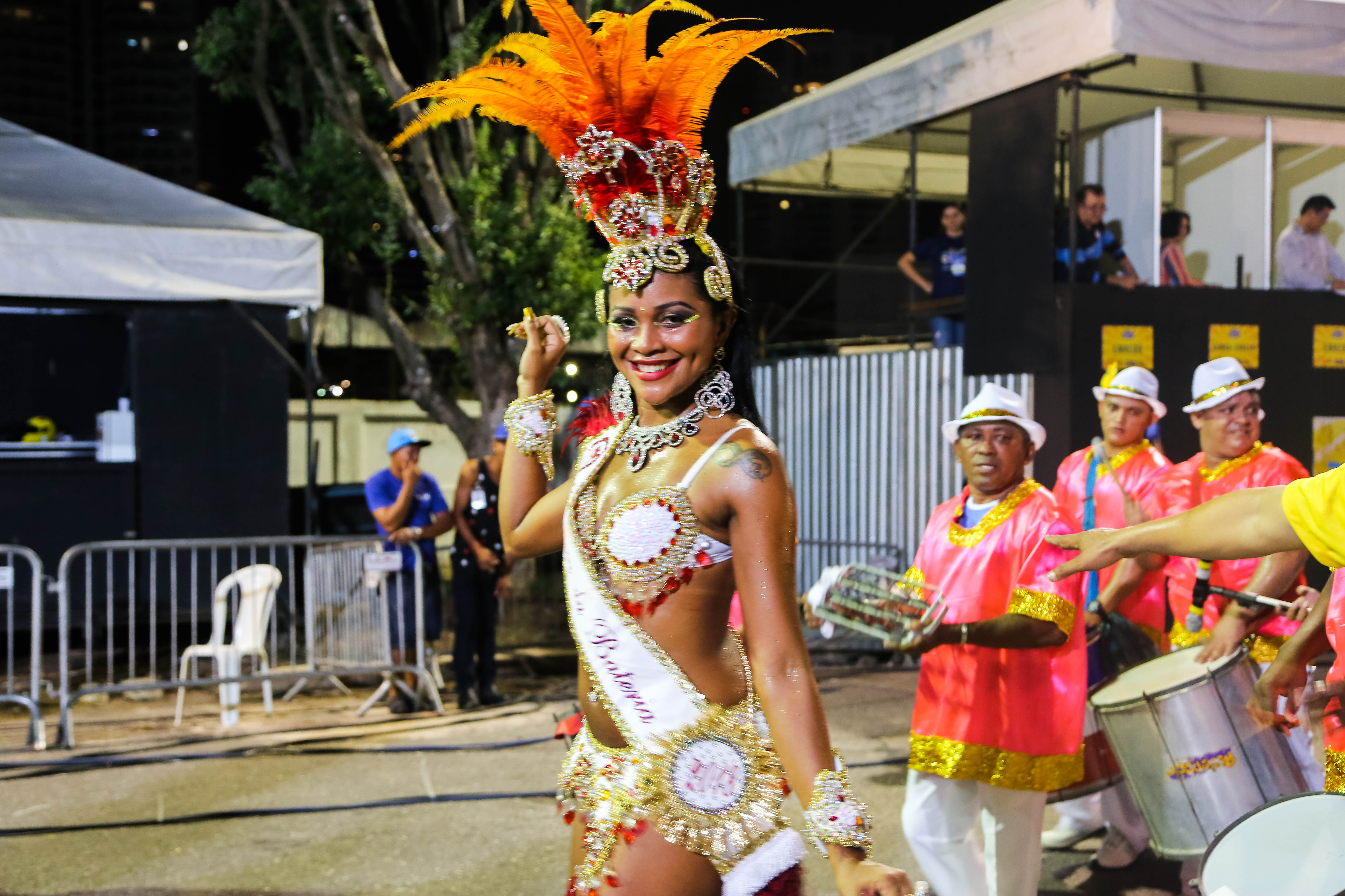 3º grupo encerra apresentação das Escolas de Samba na Marechal Hermes