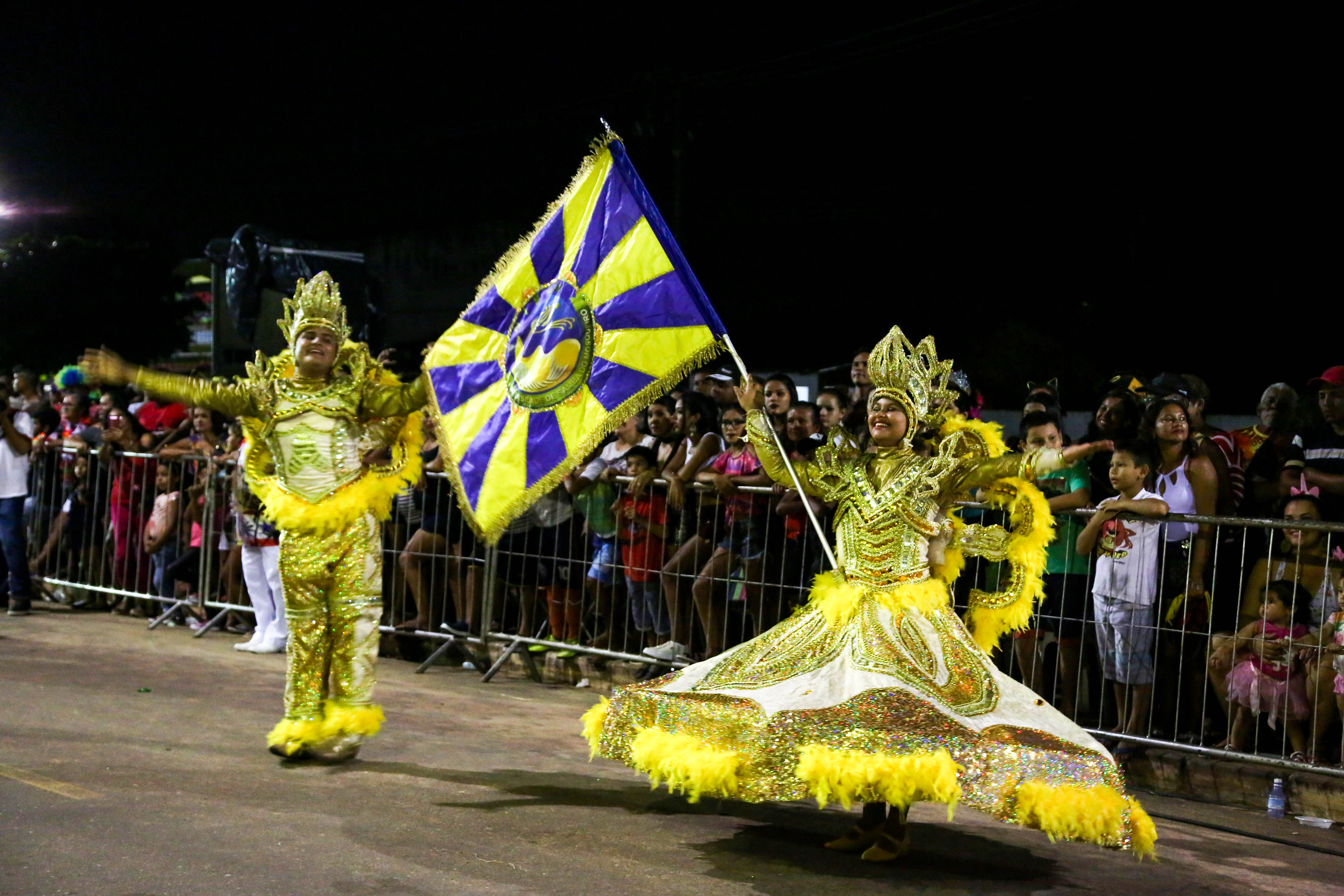 Carnaval em Mosqueiro tem animação dentro e fora da avenida