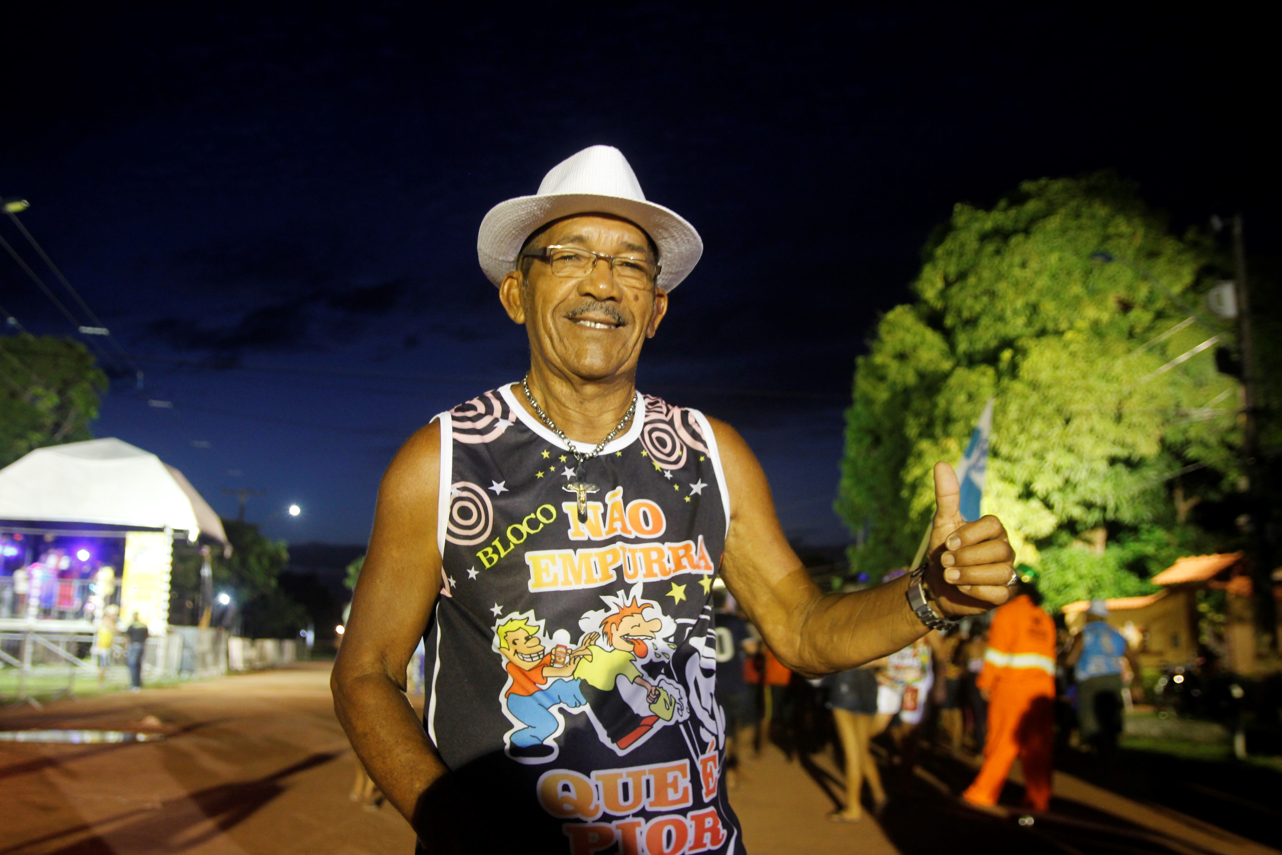 Foliões aproveitam primeira noite de Carnaval na ilha de Cotijuba