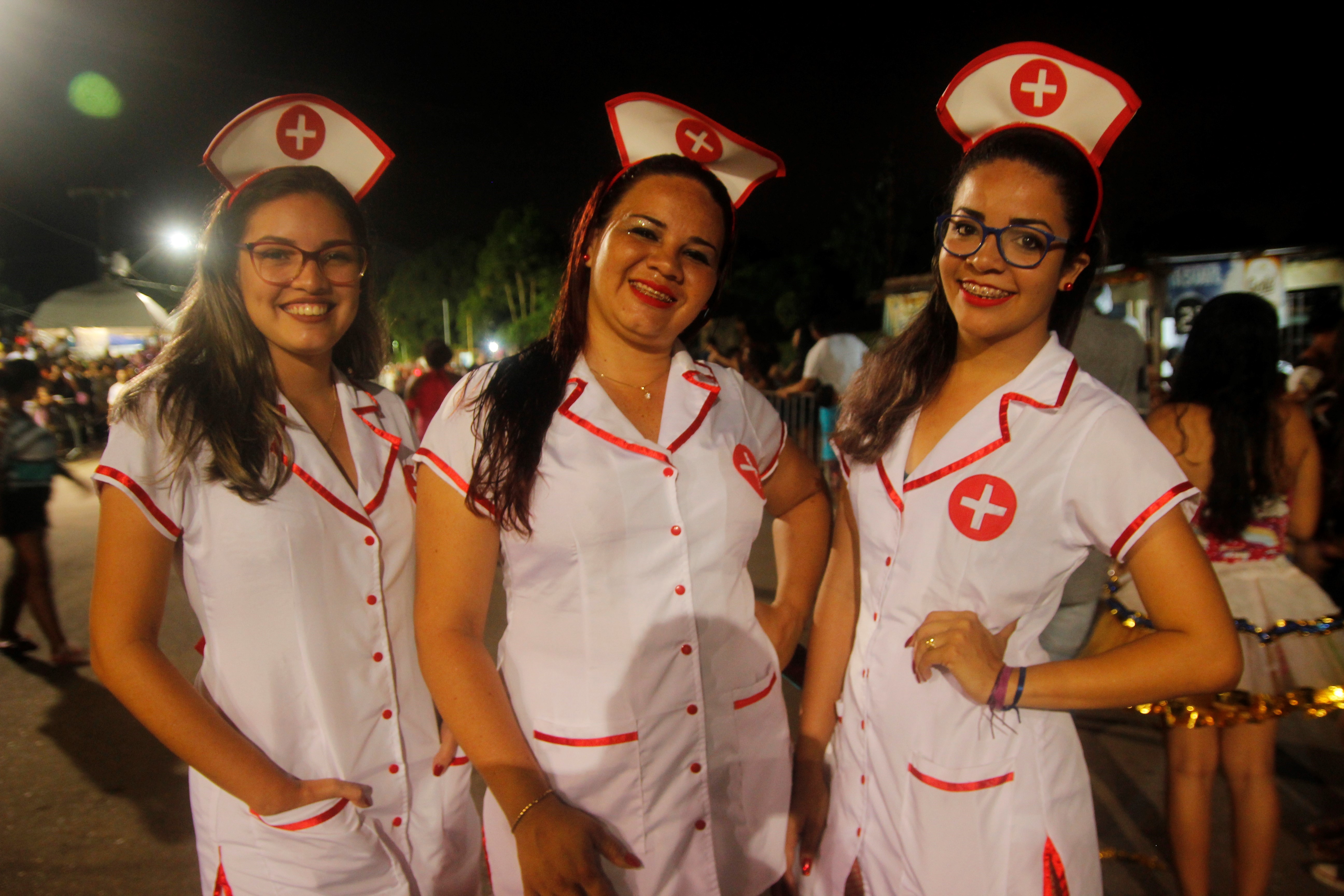 Alegria e criatividade marcam desfile de Carnaval no distrito de Outeiro