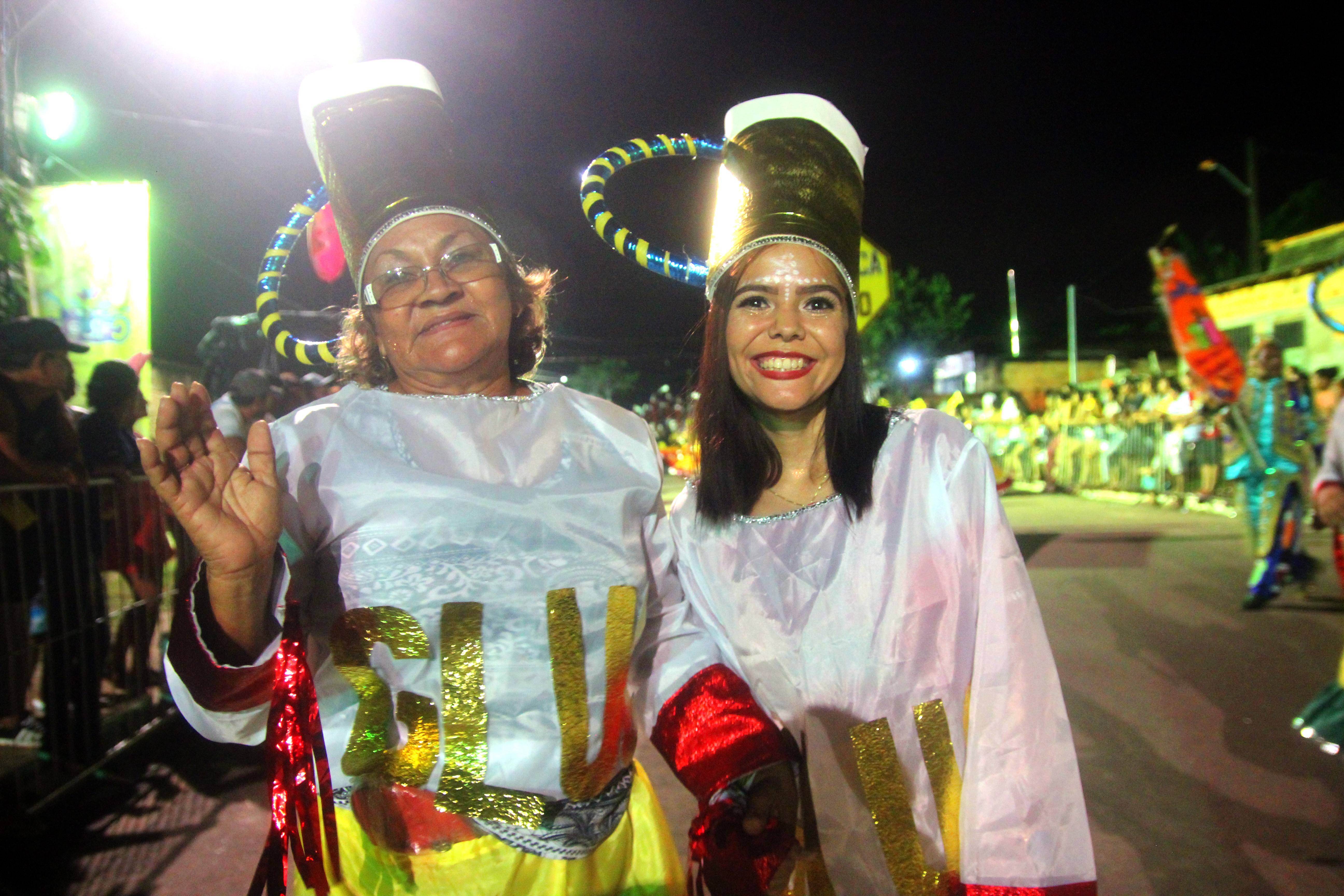 Alegria e criatividade marcam desfile de Carnaval no distrito de Outeiro