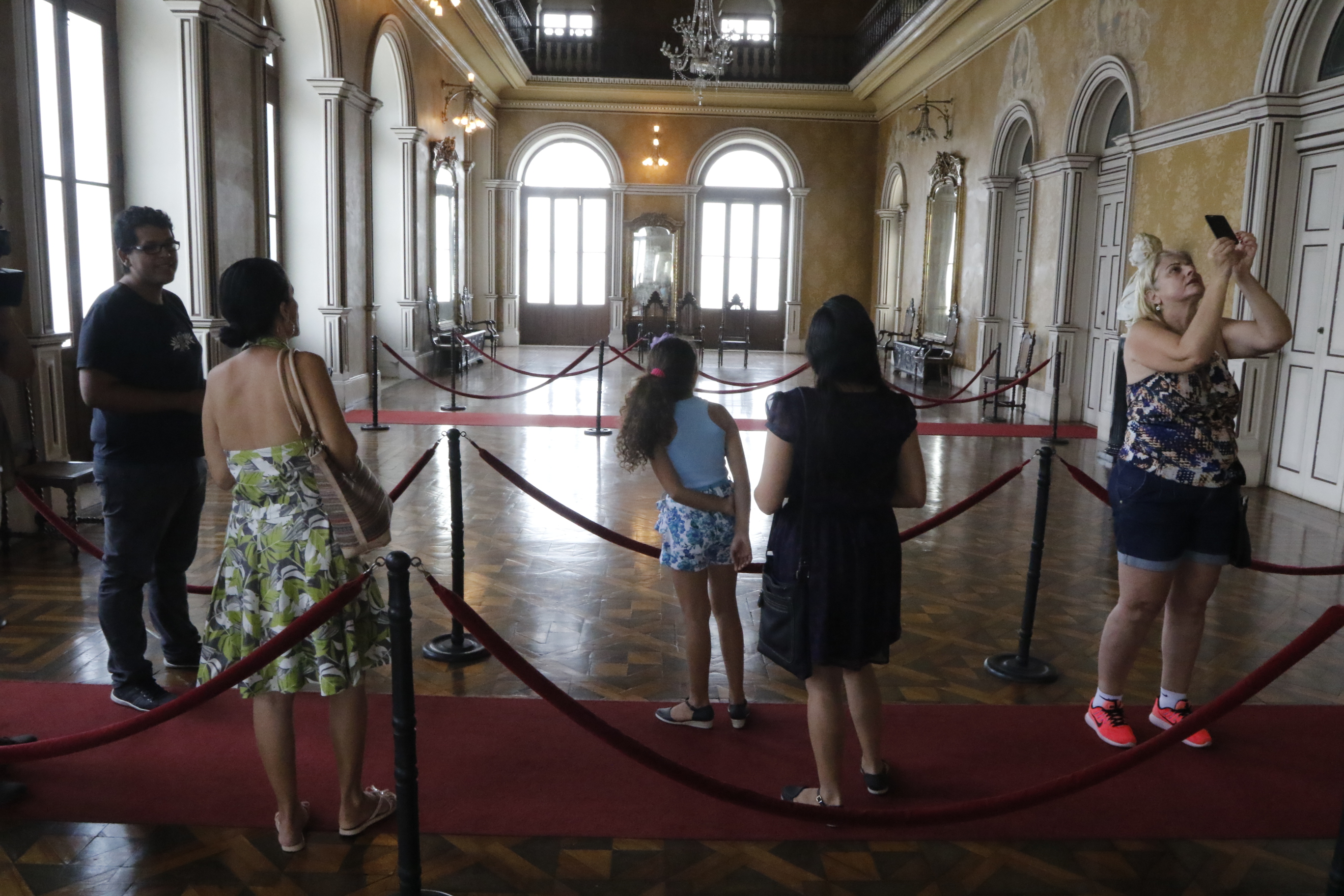 Reforma da Praça da República ressalta beleza e história do Theatro da Paz 