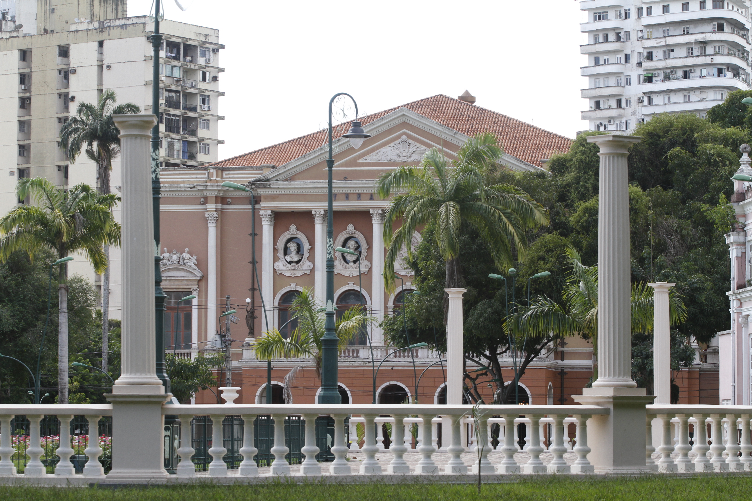 Reforma da Praça da República ressalta beleza e história do Theatro da Paz 