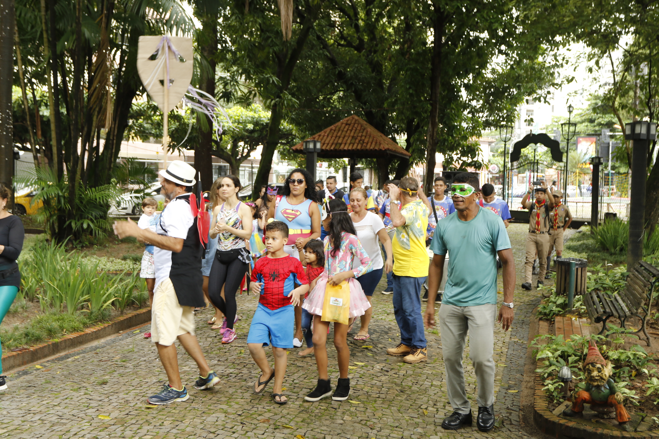 “Carnambiental” leva diversão e educação para a criançada