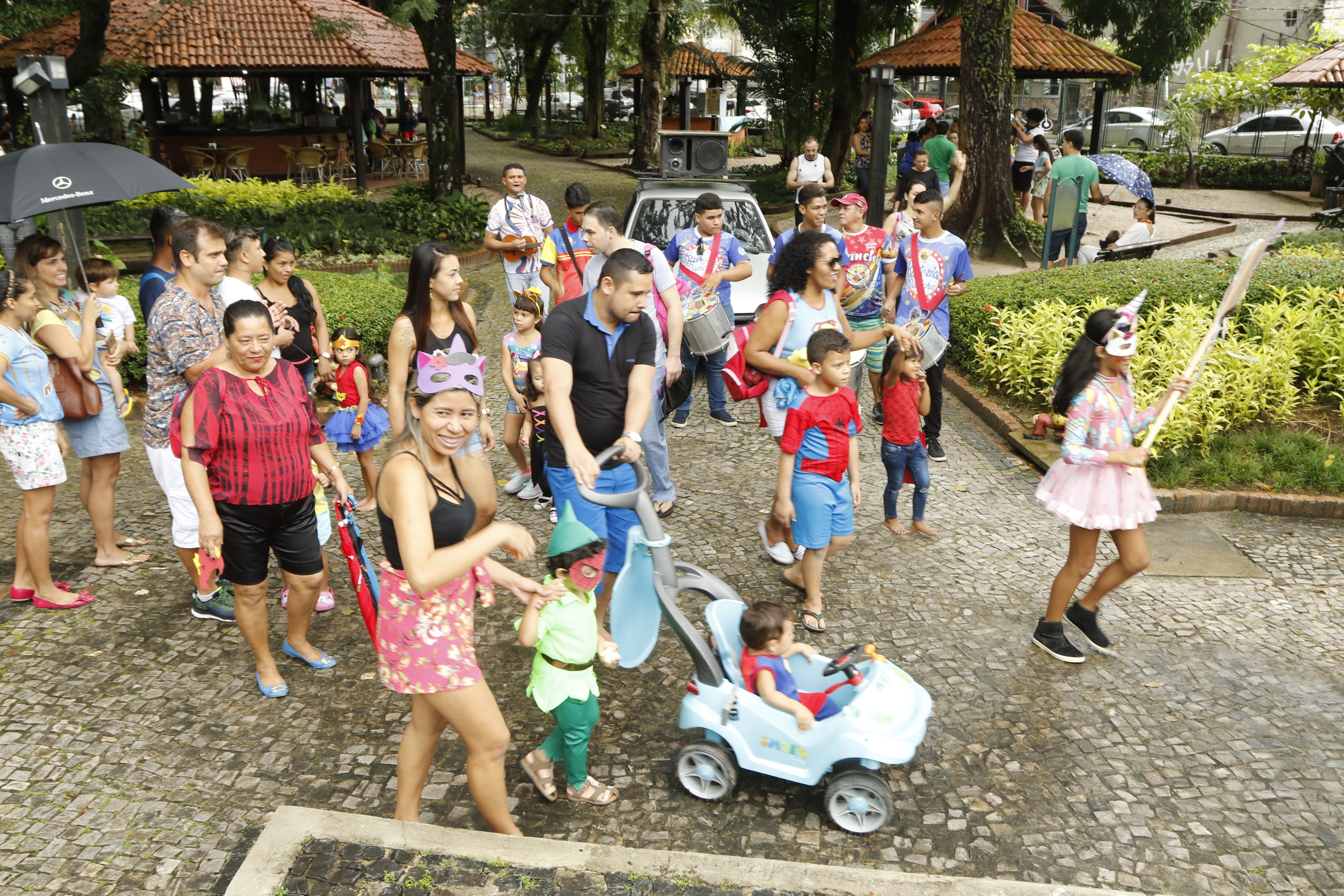 “Carnambiental” leva diversão e educação para a criançada