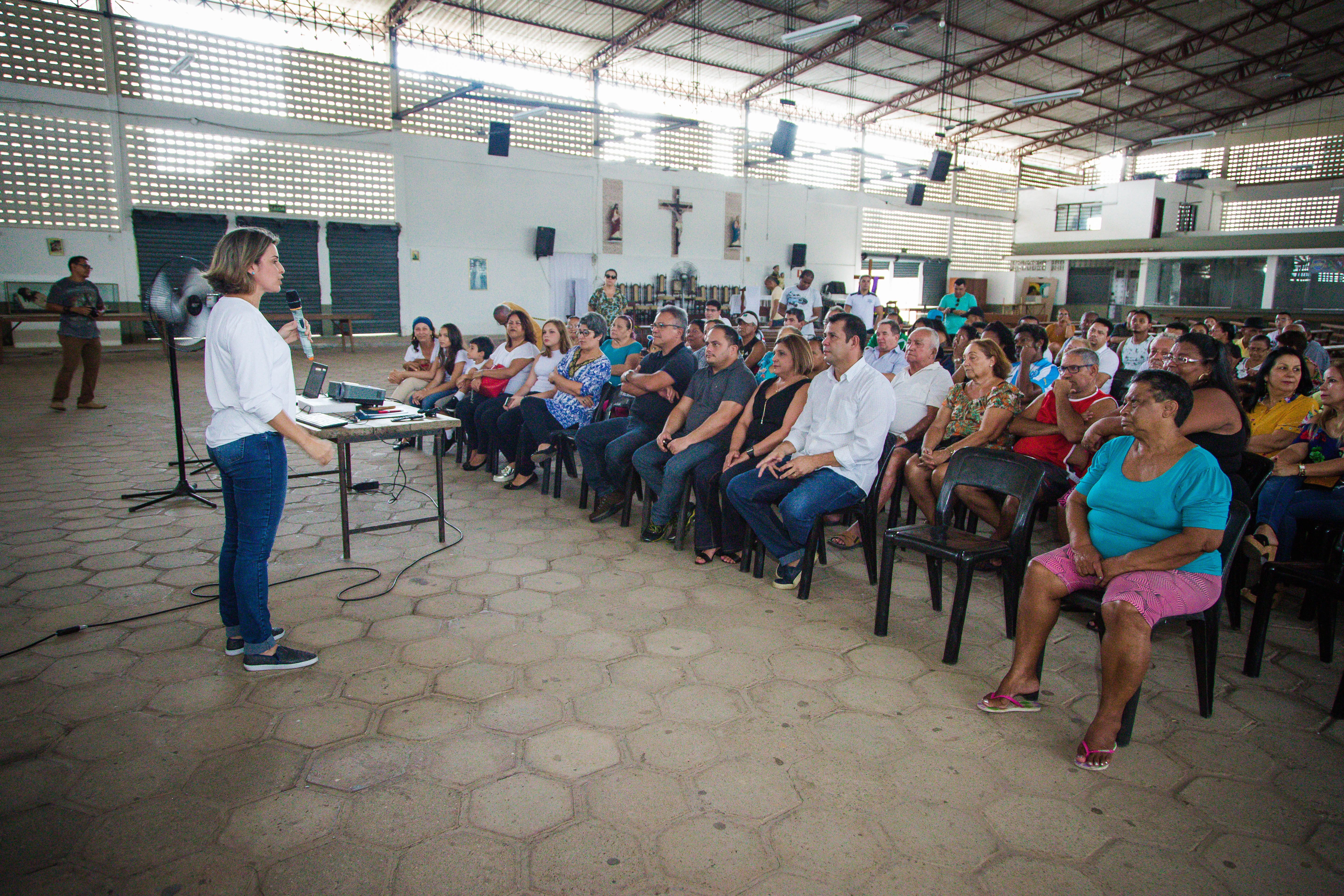 Prefeitura atualiza cadastro de famílias afetadas por obras na Bacia da Estrada Nova