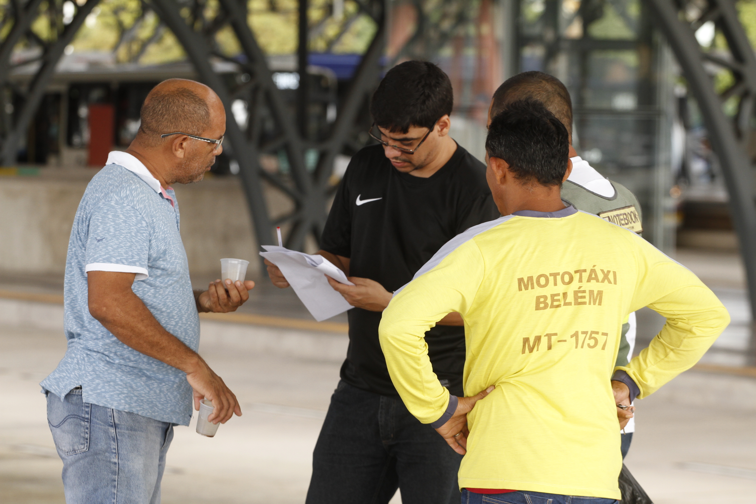 Prefeitura promove a abertura do segundo envelope da licitação do serviço de mototáxi