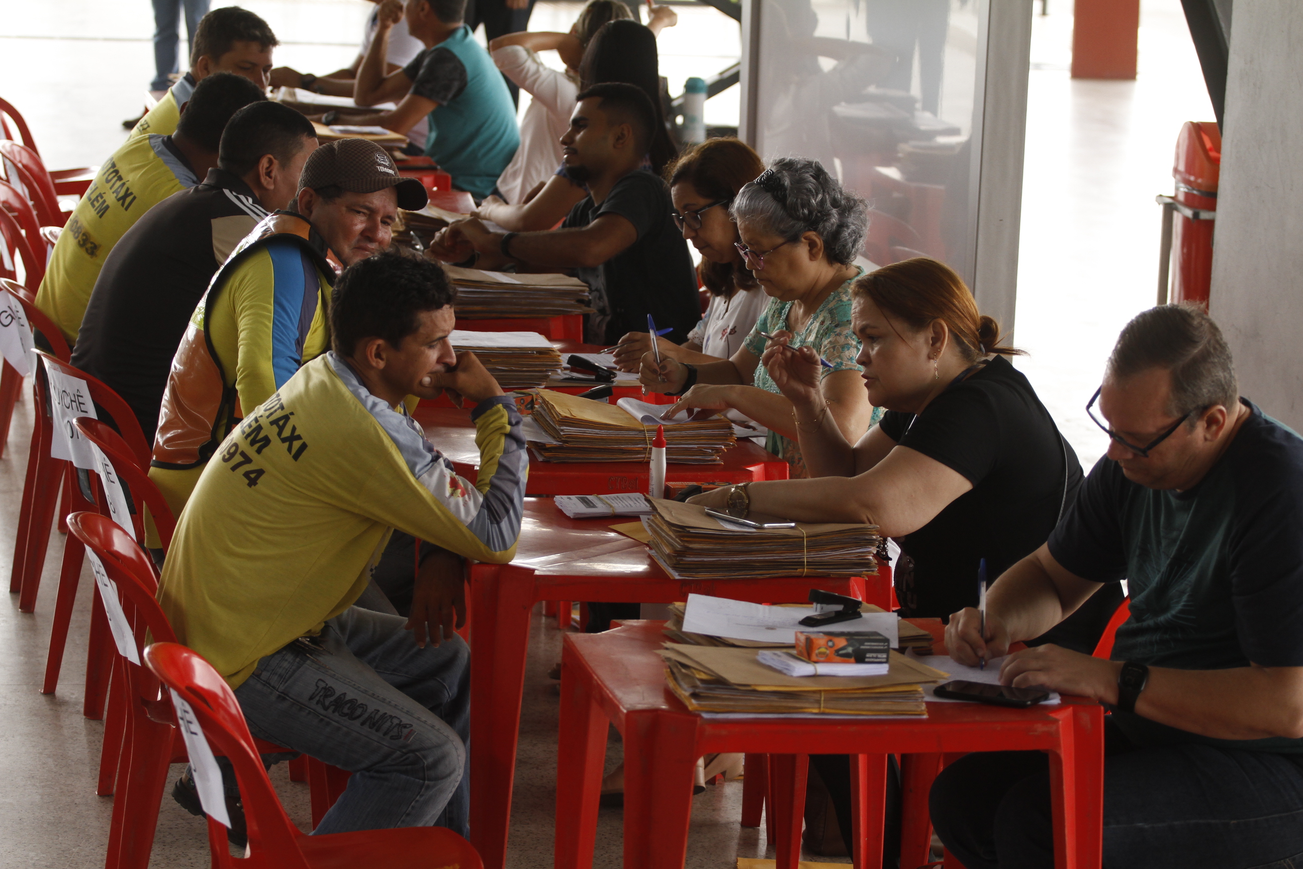 Prefeitura promove a abertura do segundo envelope da licitação do serviço de mototáxi