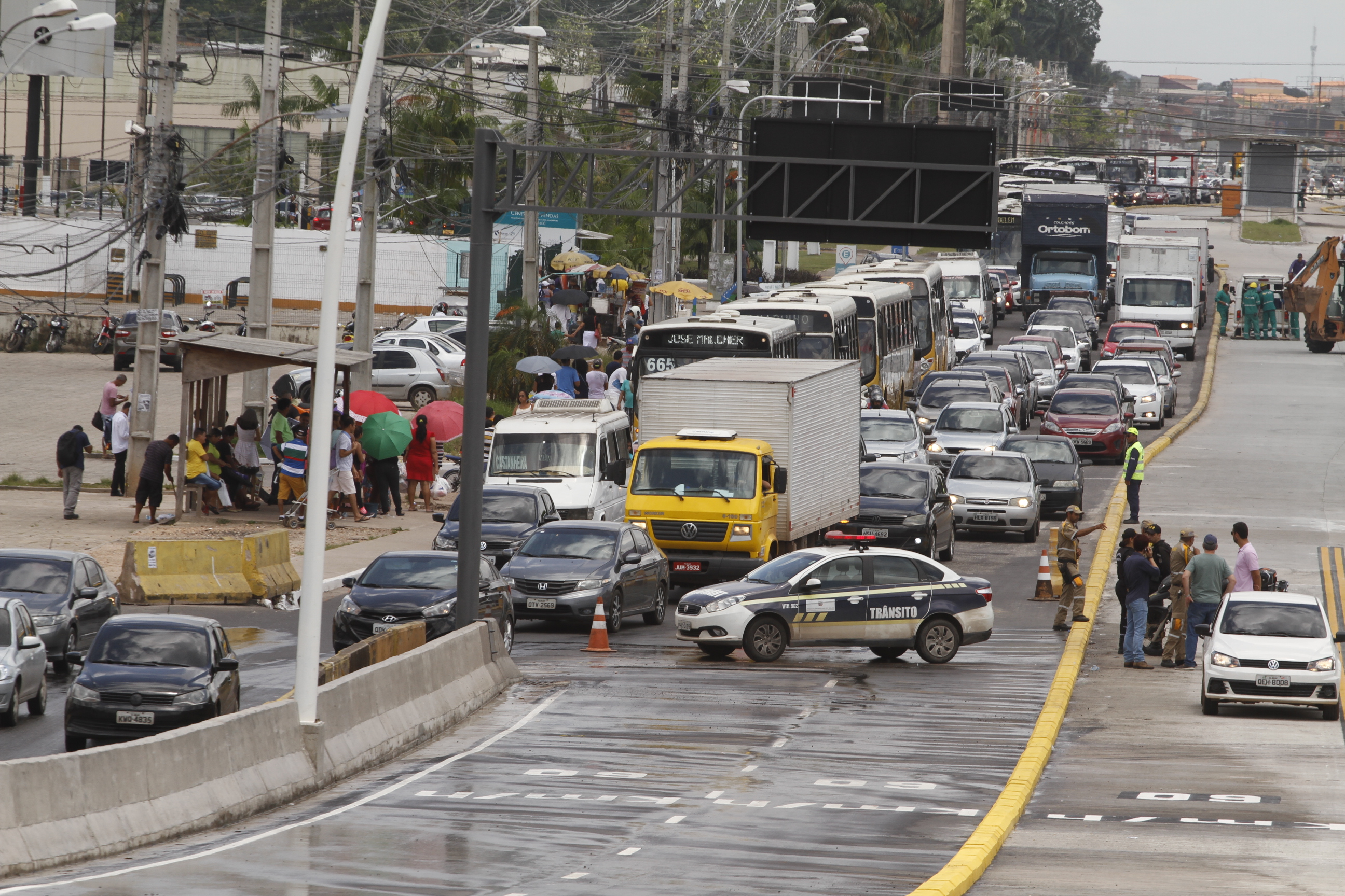 Trânsito sobre o novo elevado da avenida Augusto Montenegro é liberado