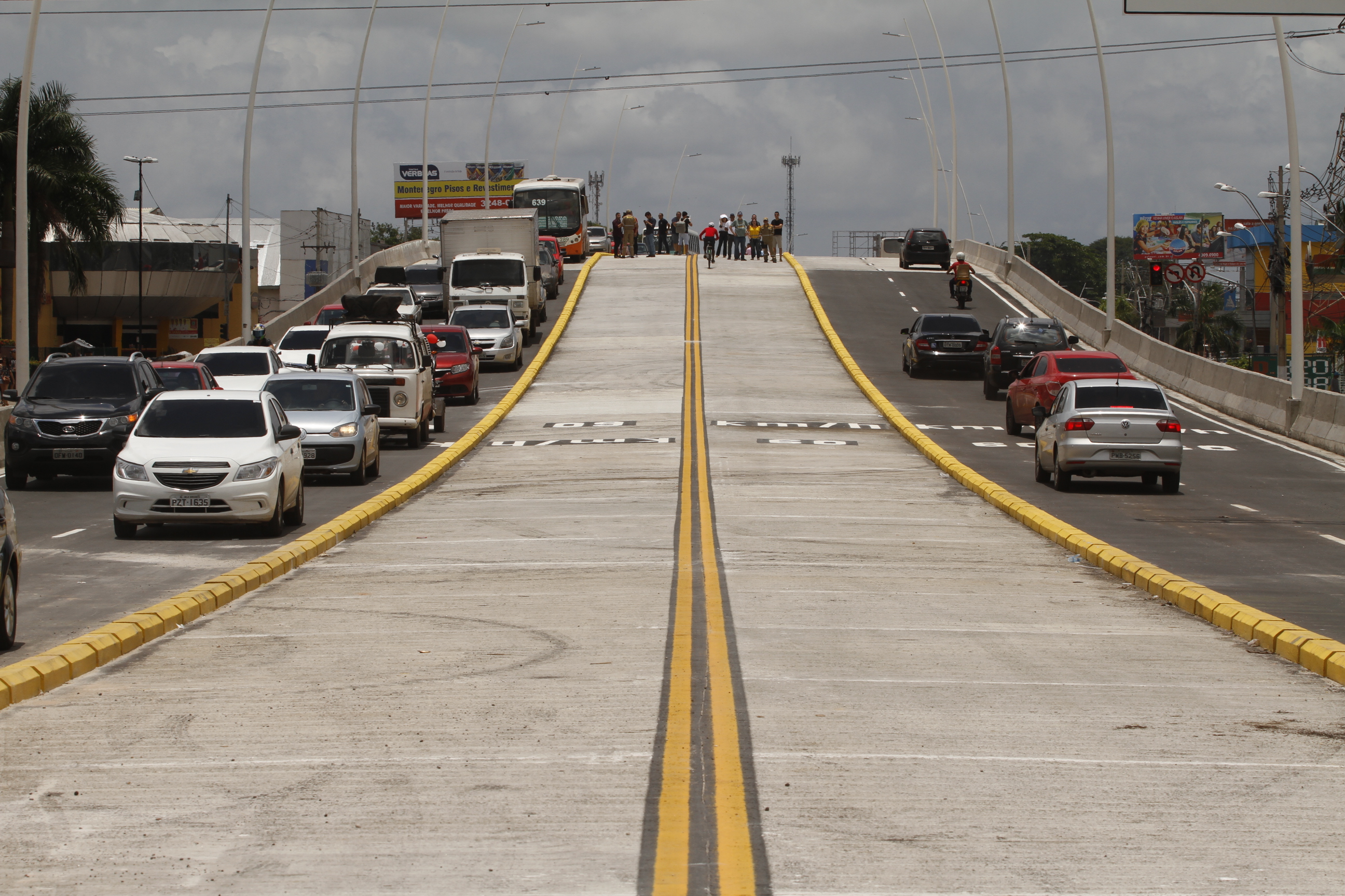 Trânsito sobre o novo elevado da avenida Augusto Montenegro é liberado