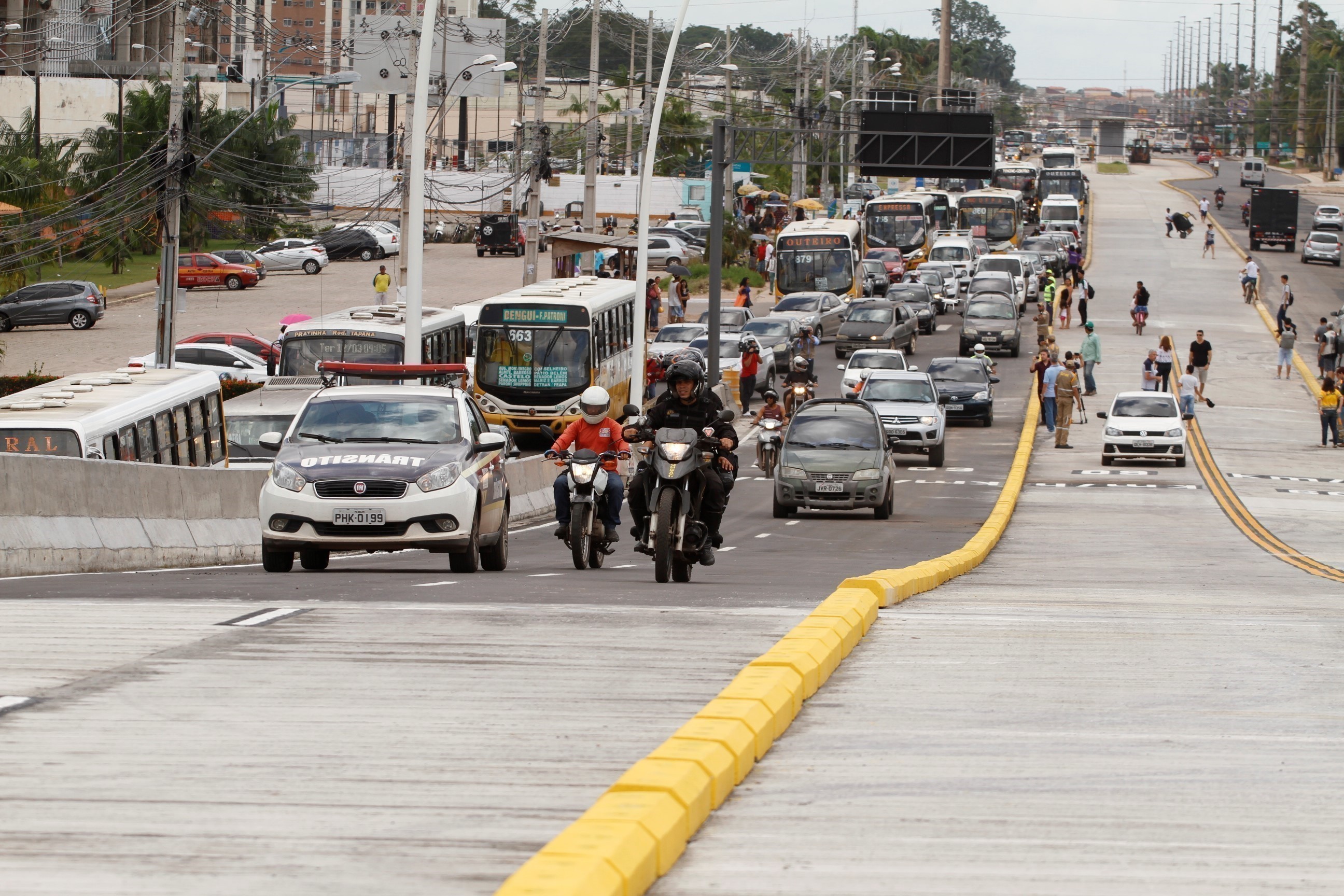 Trânsito sobre o novo elevado da avenida Augusto Montenegro é liberado
