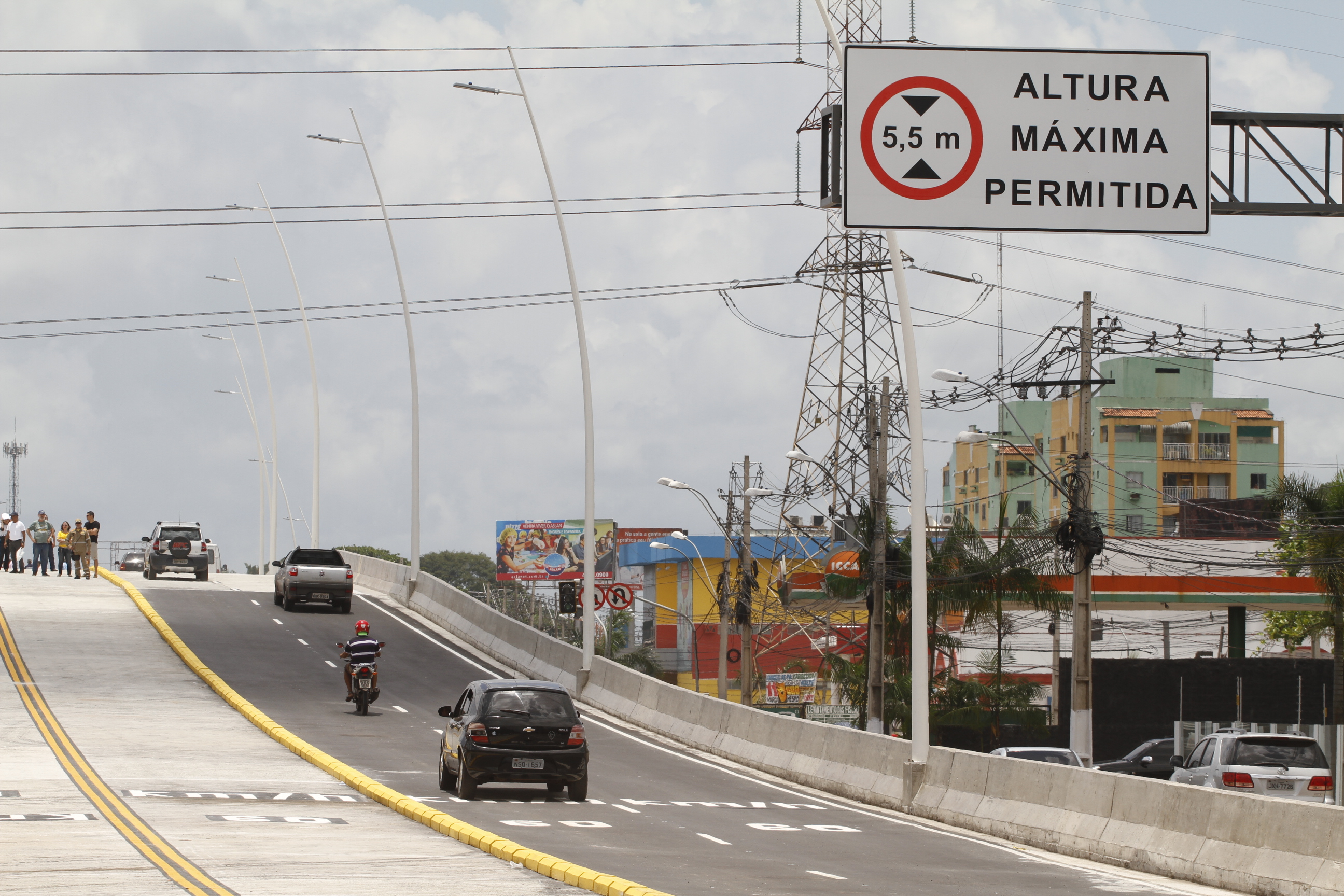 Trânsito sobre o novo elevado da avenida Augusto Montenegro é liberado