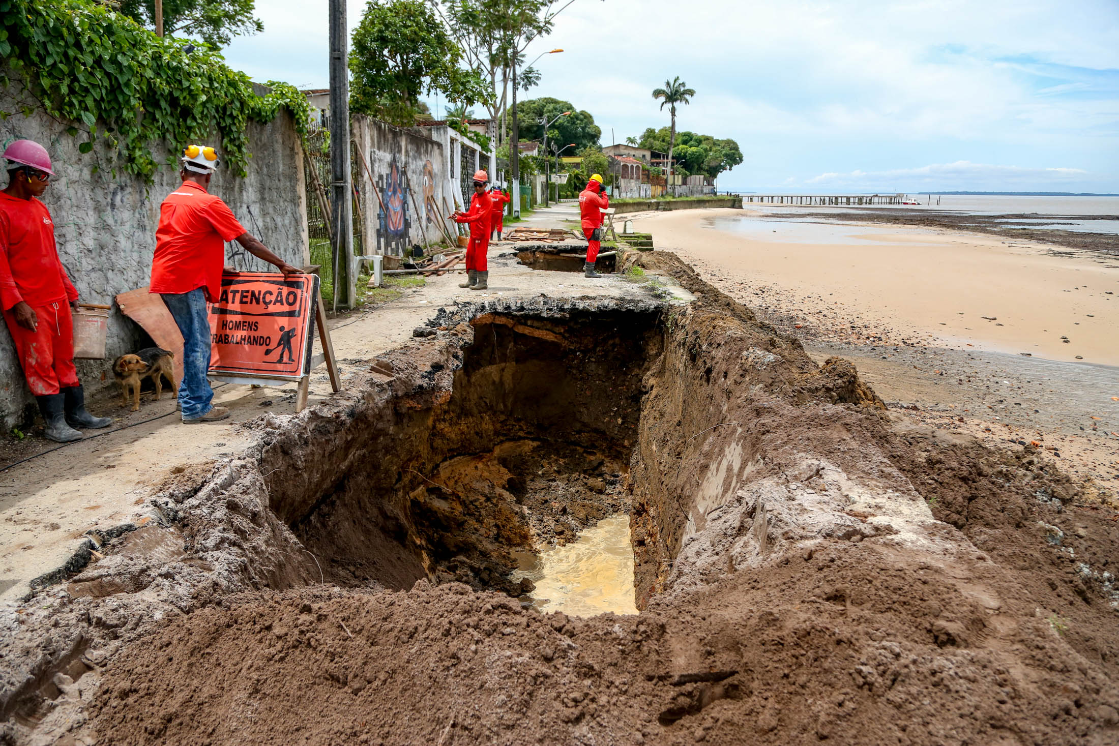 Obras de prevenção à erosão em Mosqueiro avançam em três praias