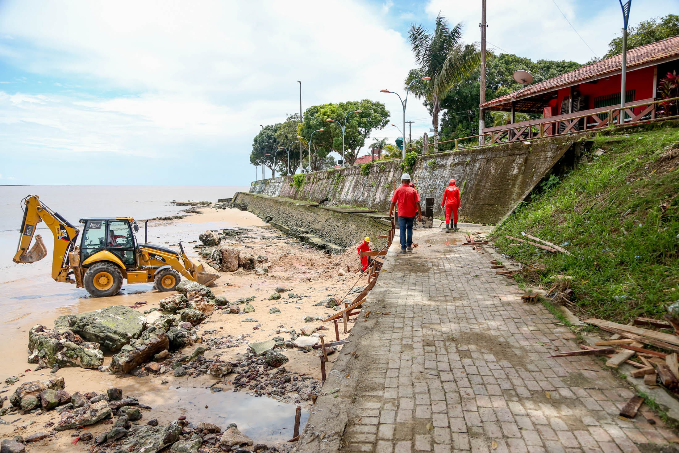 Obras de prevenção à erosão em Mosqueiro avançam em três praias