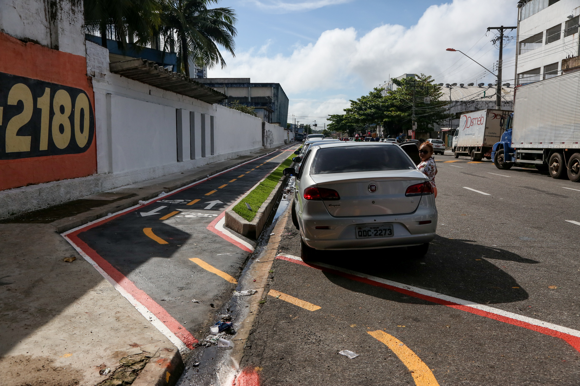 Ação educativa orienta população sobre novo sentido da travessa Vileta