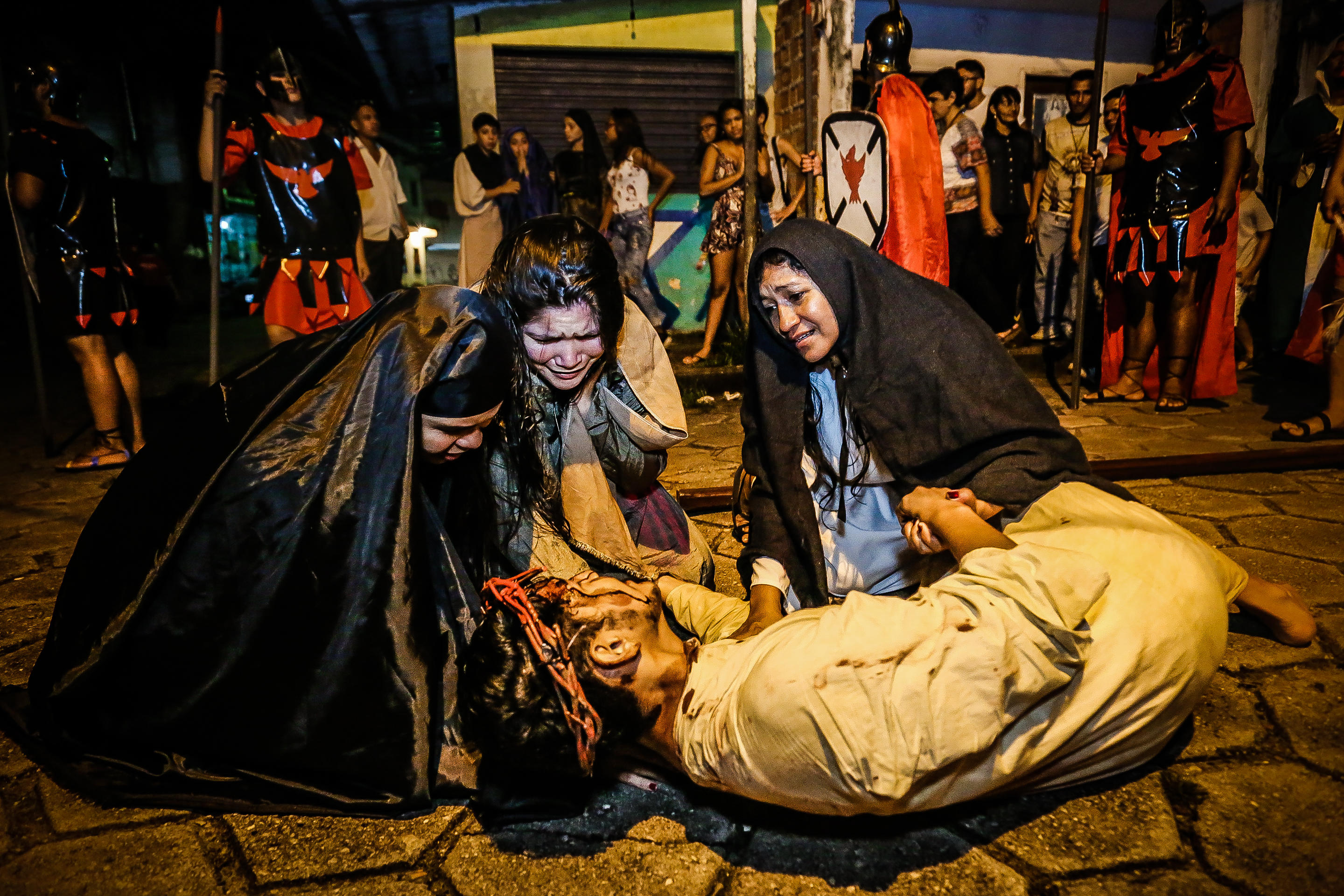 Encenação da Paixão de Cristo emociona moradores da Condor