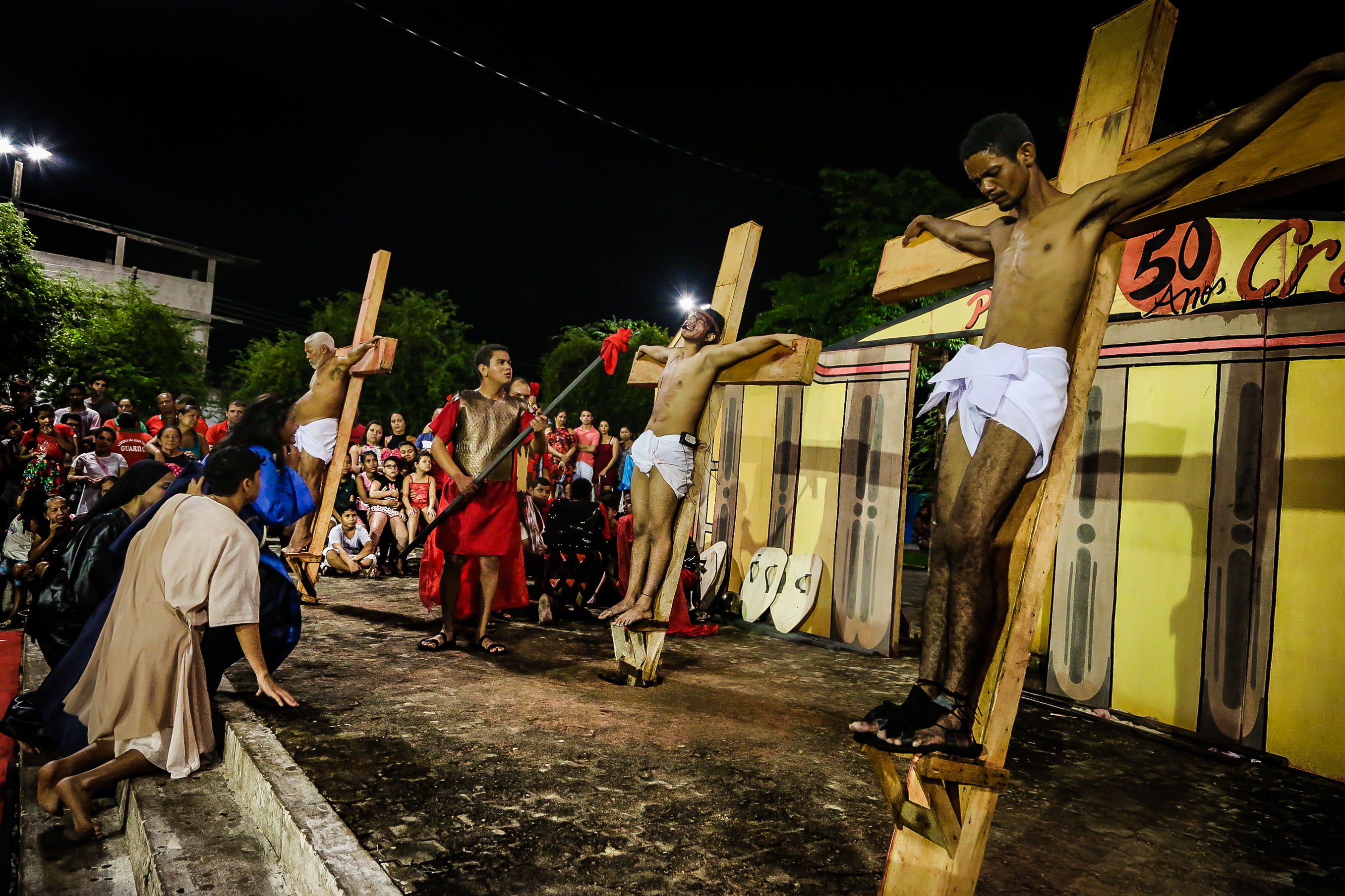 Encenação da Paixão de Cristo emociona moradores da Condor