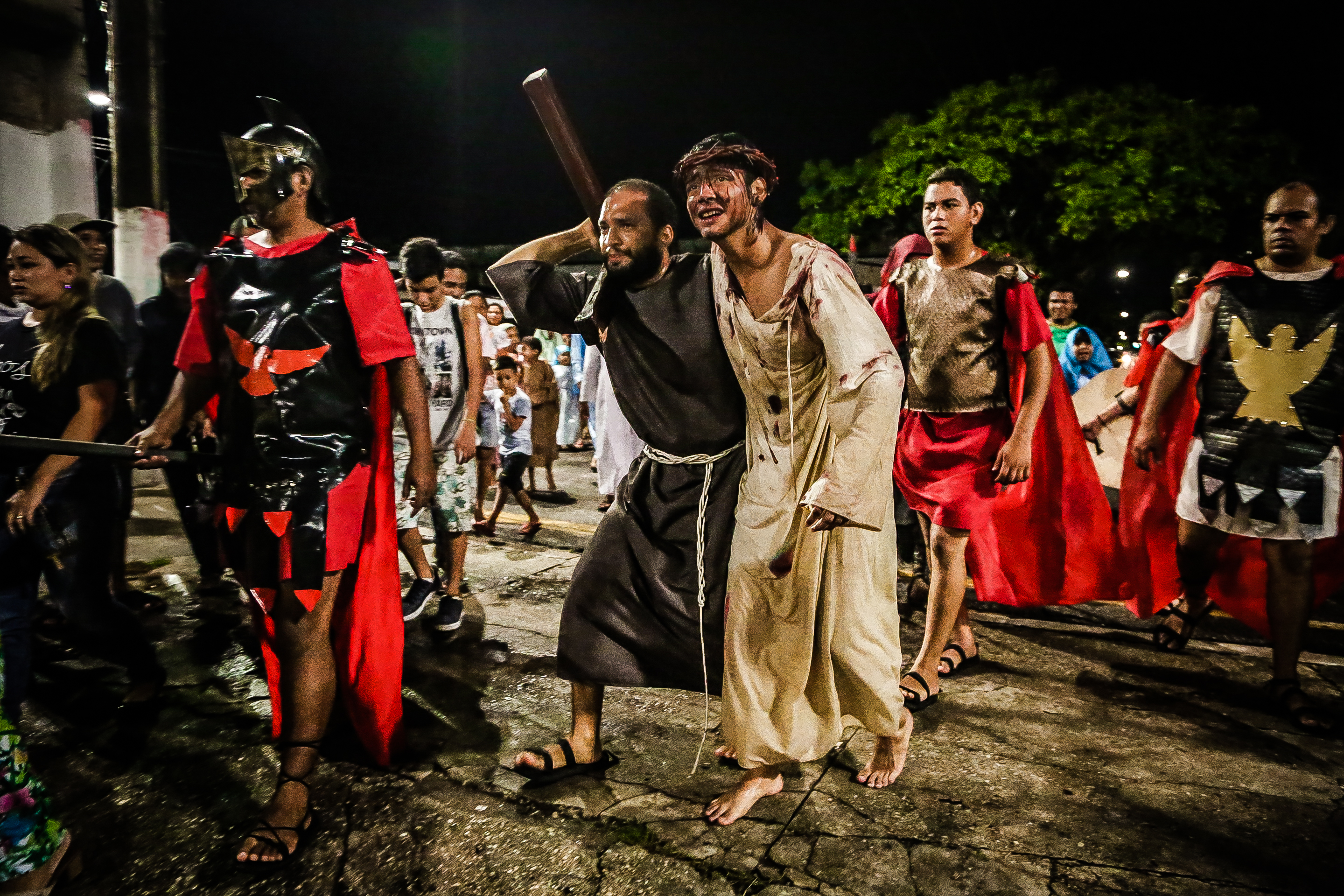 Encenação da Paixão de Cristo emociona moradores da Condor
