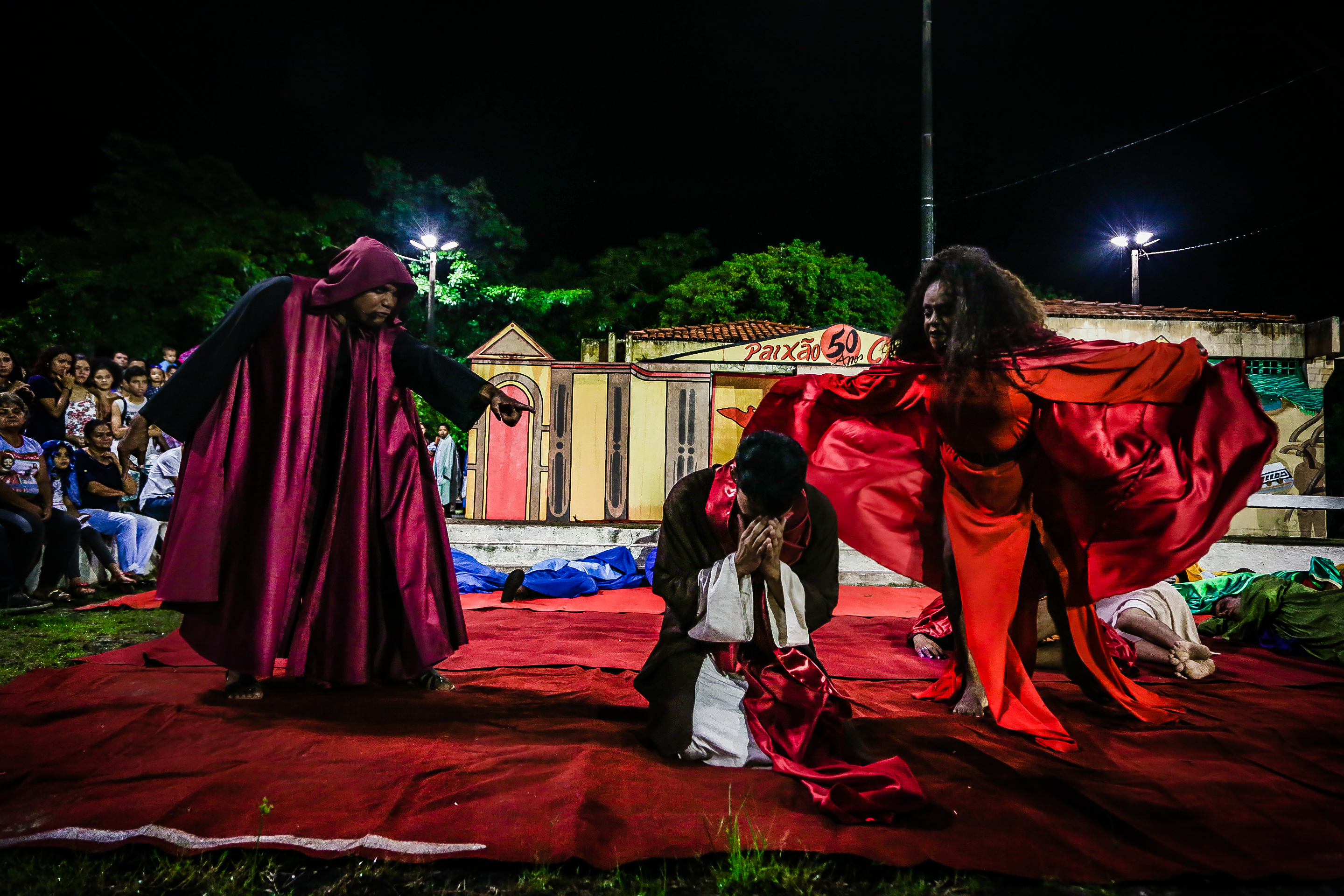 Encenação da Paixão de Cristo emociona moradores da Condor