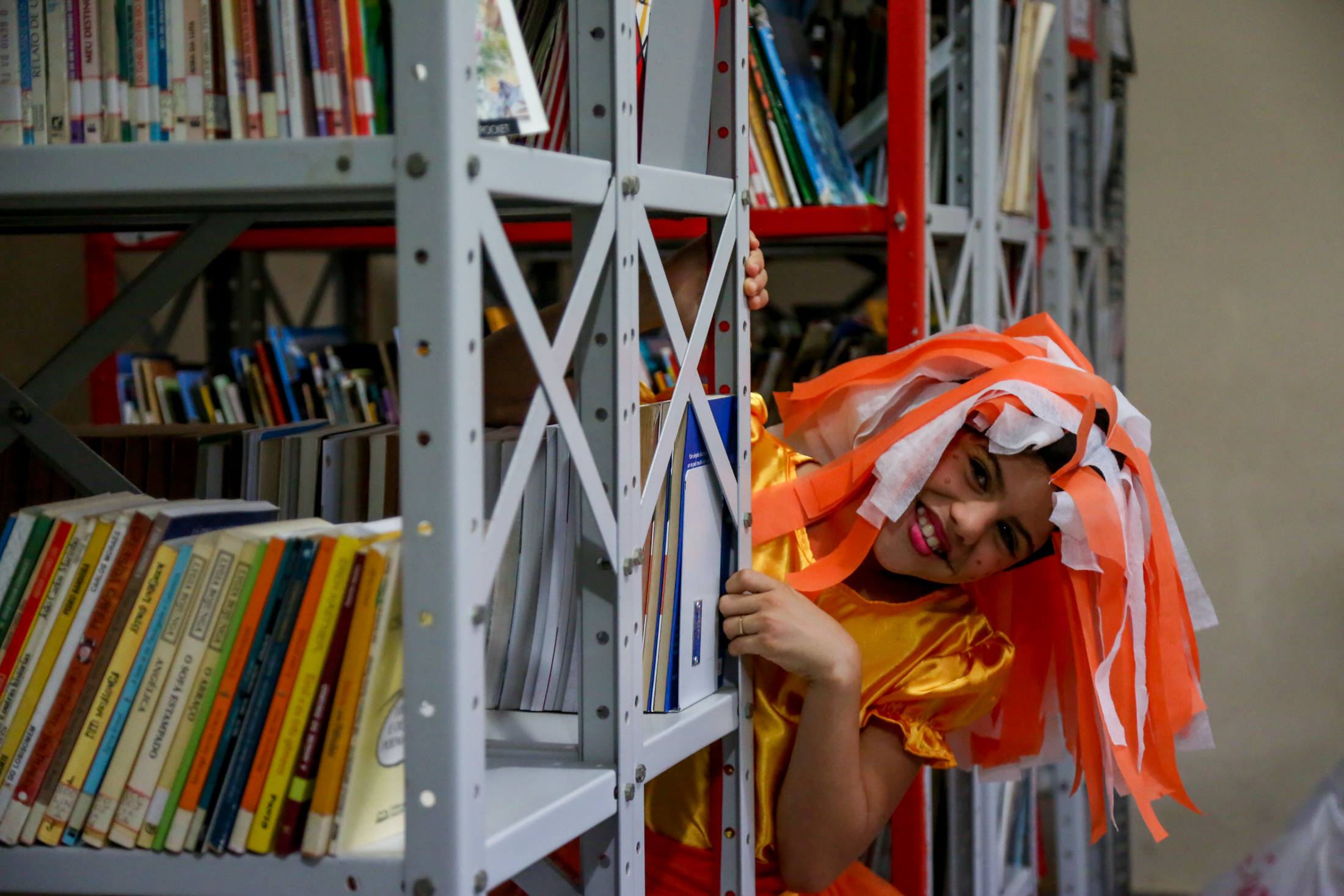 Alunos de escola da Terra Firme encenam peça para celebrar o Dia do Livro Infantil