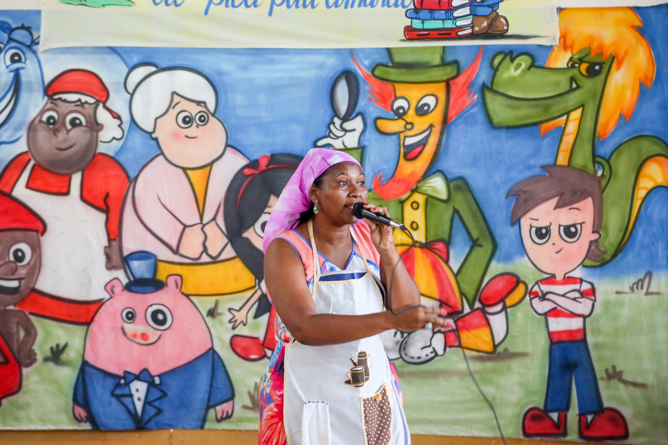 Alunos de escola da Terra Firme encenam peça para celebrar o Dia do Livro Infantil