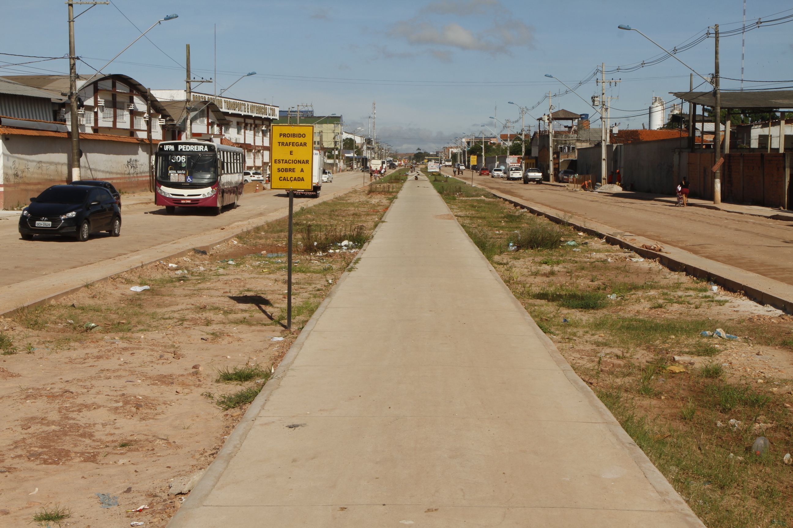 Avanço de obras altera trânsito na avenida Bernardo Sayão