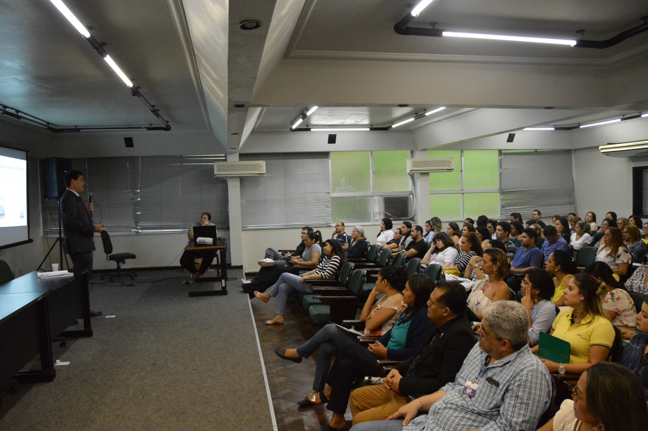 Gestores das unidades de saúde do município participam de seminário