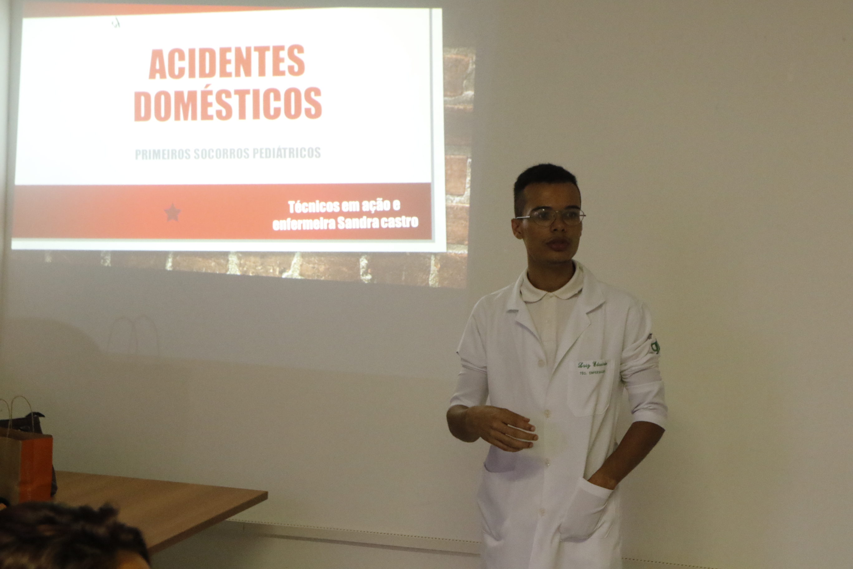 Mães recebem orientação de primeiros socorros para crianças