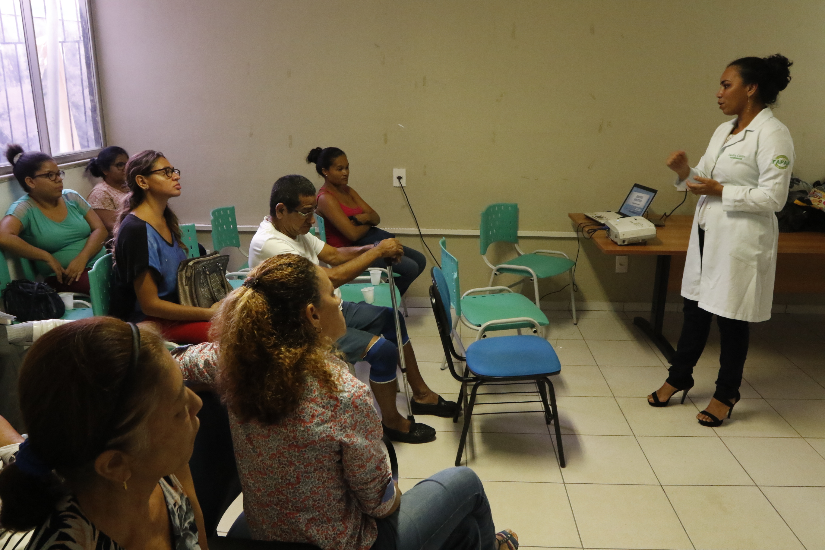 Mães recebem orientação de primeiros socorros para crianças